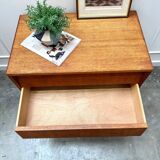Commode moderniste tiroirs inclinés
