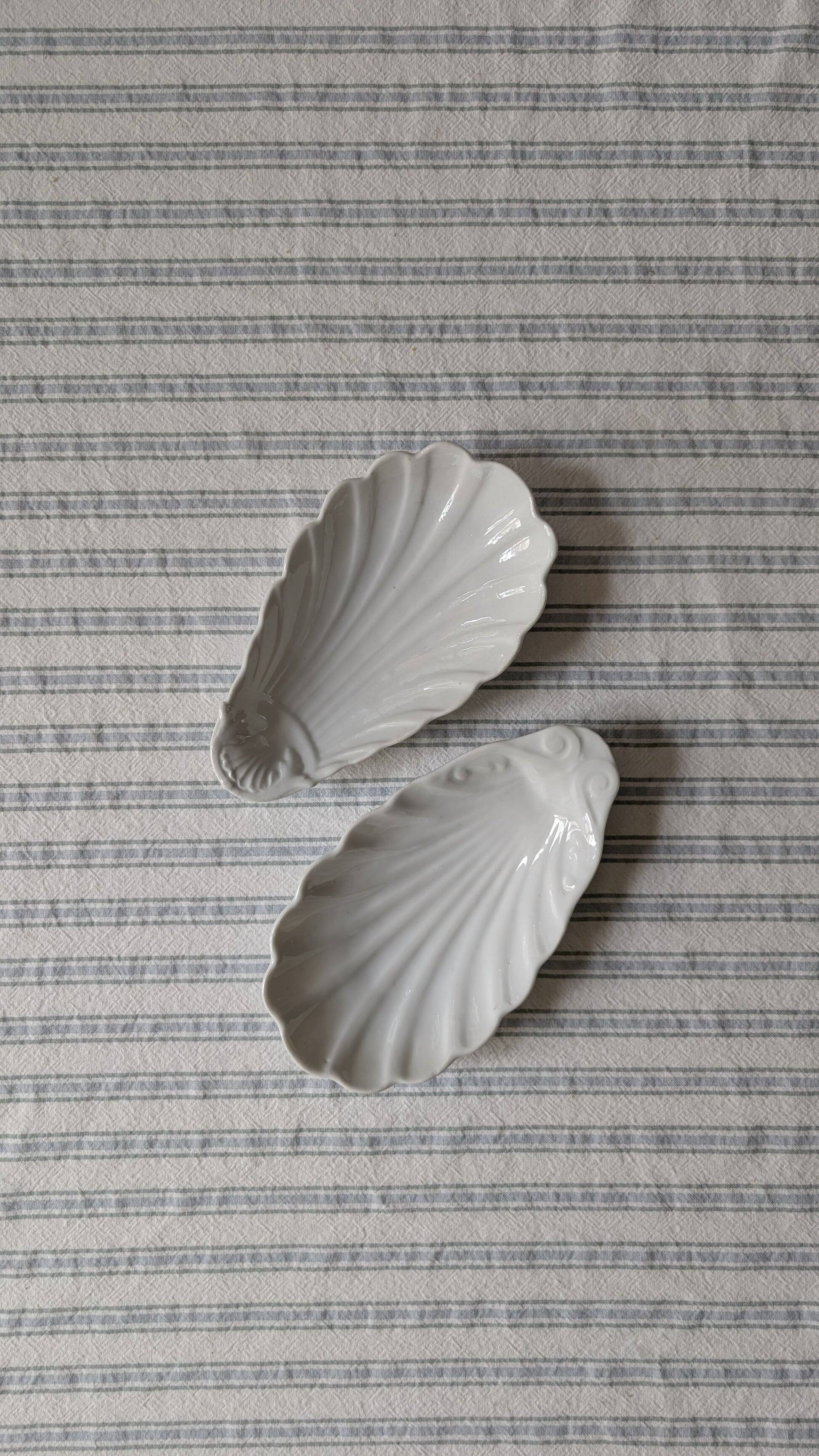 Paire de coupelles en forme de coquillage