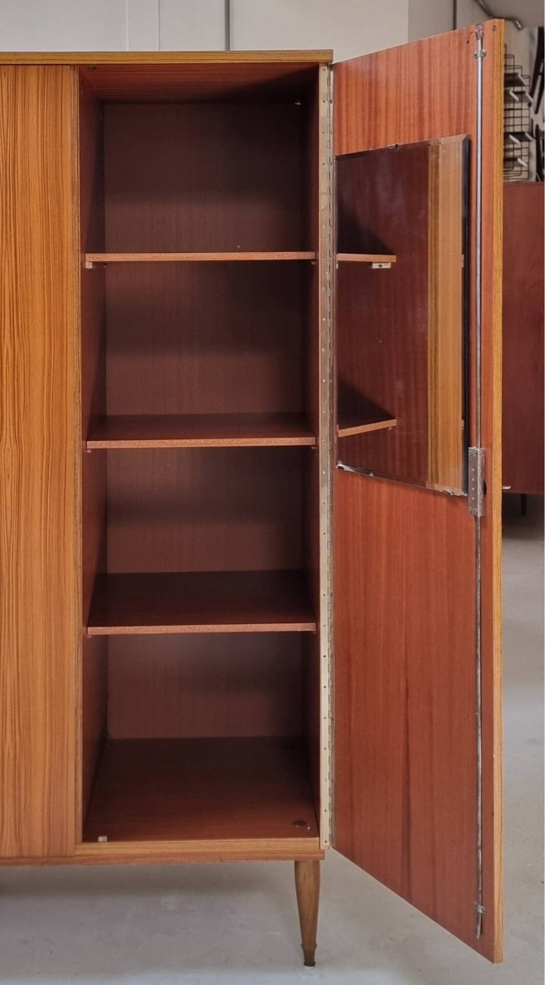 Armoire du milieu du siècle