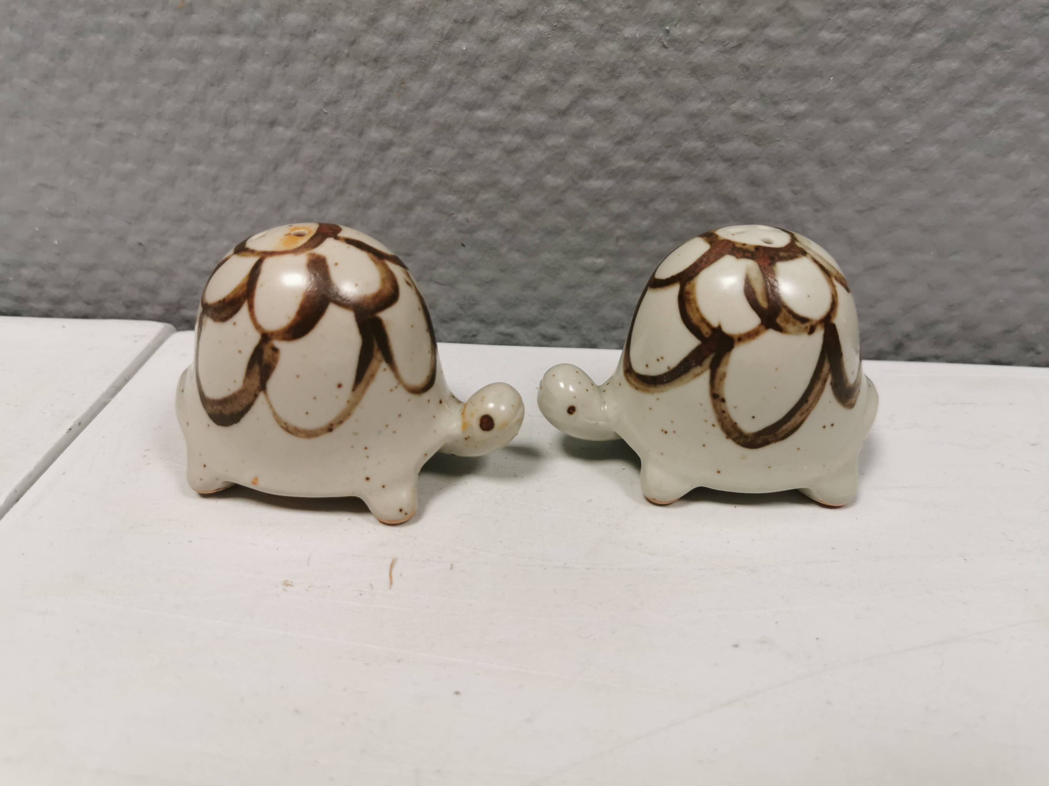 Ceramic turtles as salt and pepper sets made for Danish Søholm 1970-1980s.