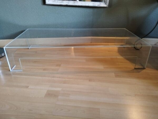 Table basse minimaliste en verre trempé – Cinna