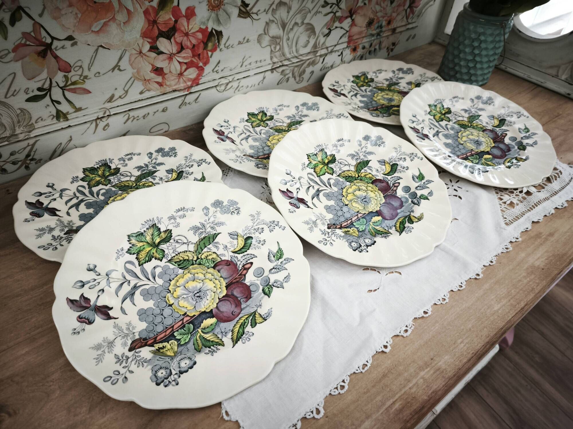 Set of 6 Royal Doulton dinner plates in the Kirkwood pattern.
