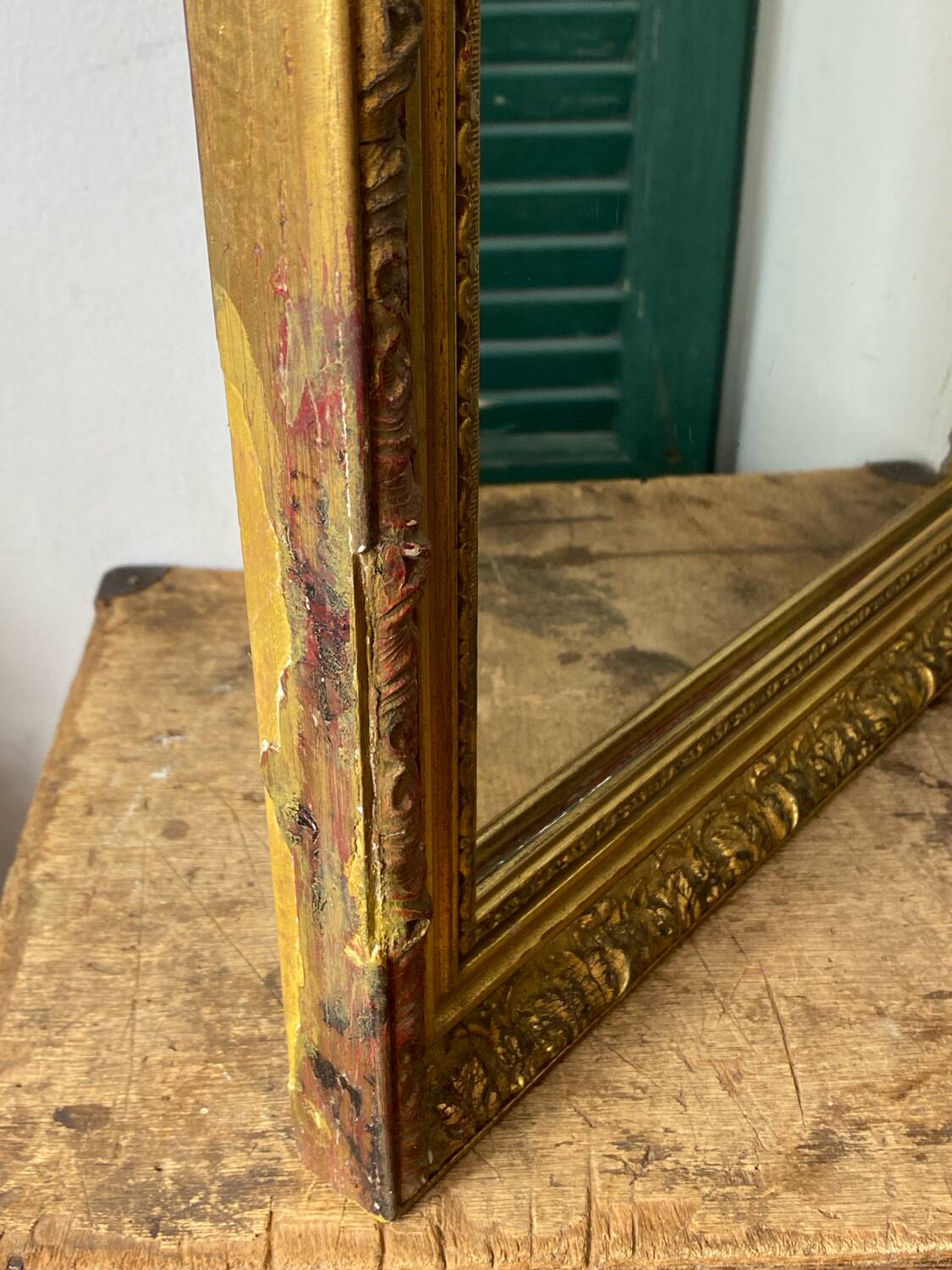 Antique mirror in carved gilded wood