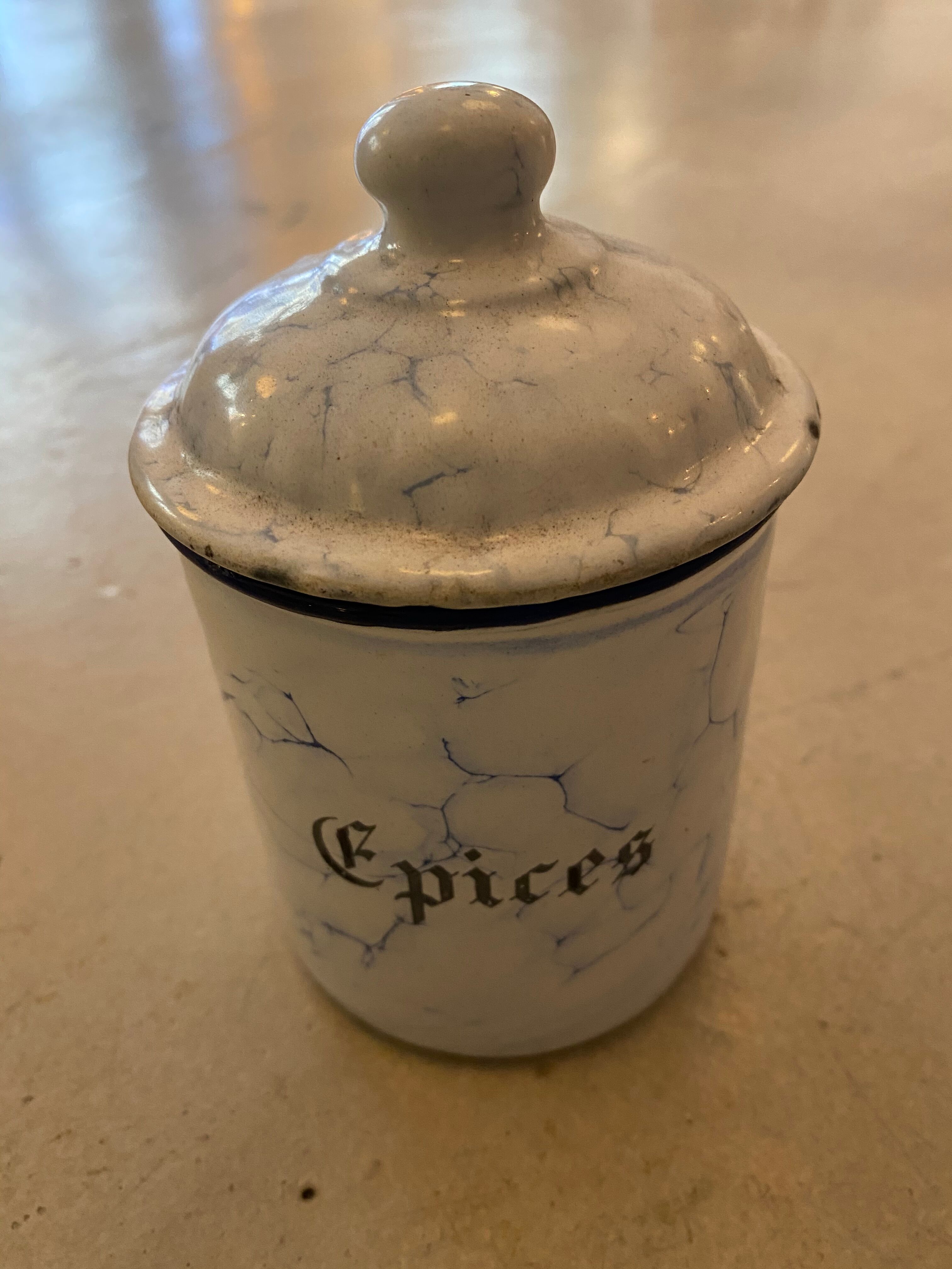 Ensemble de pots de cuisine en tôle