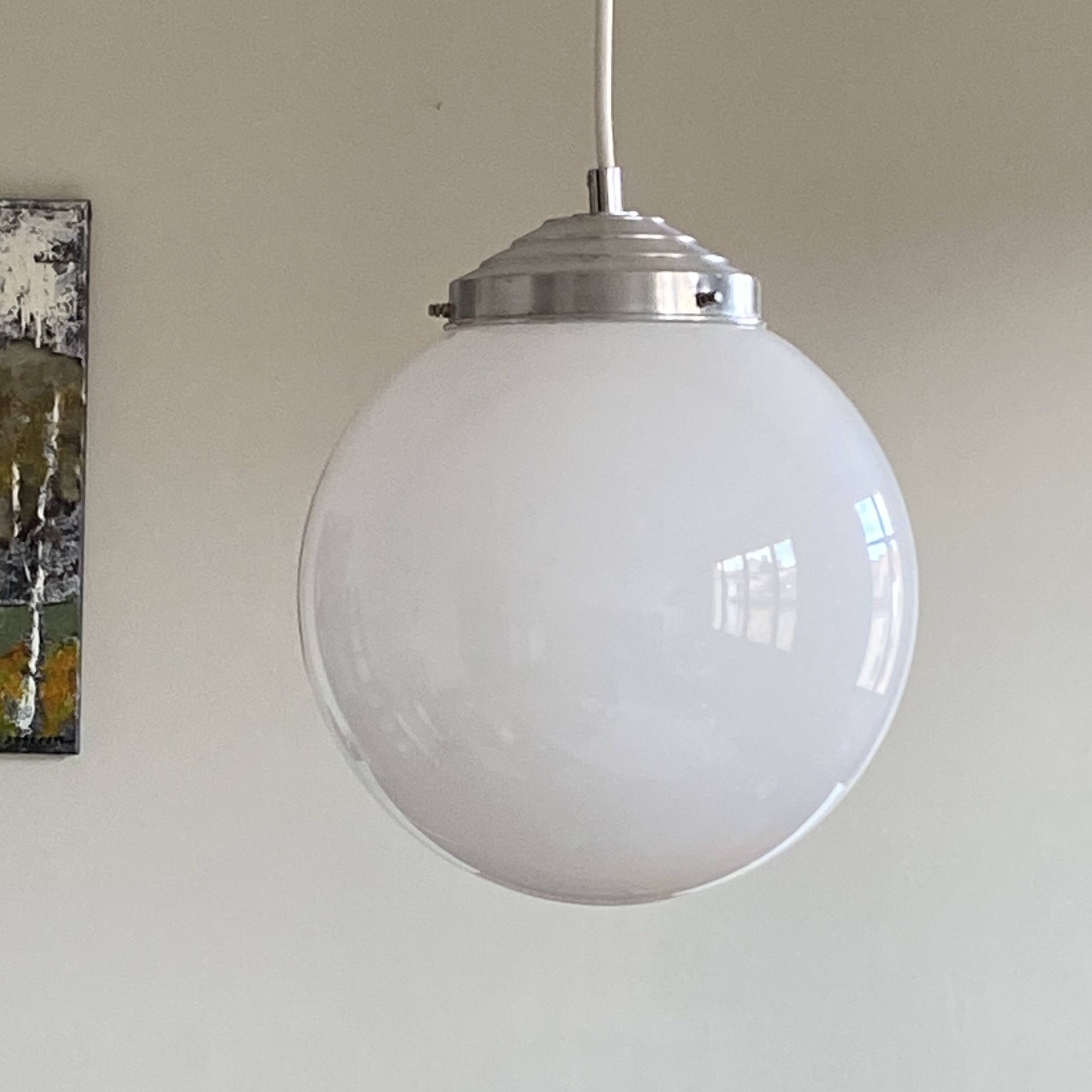 Suspension large globe in white opaline glass 25 cm