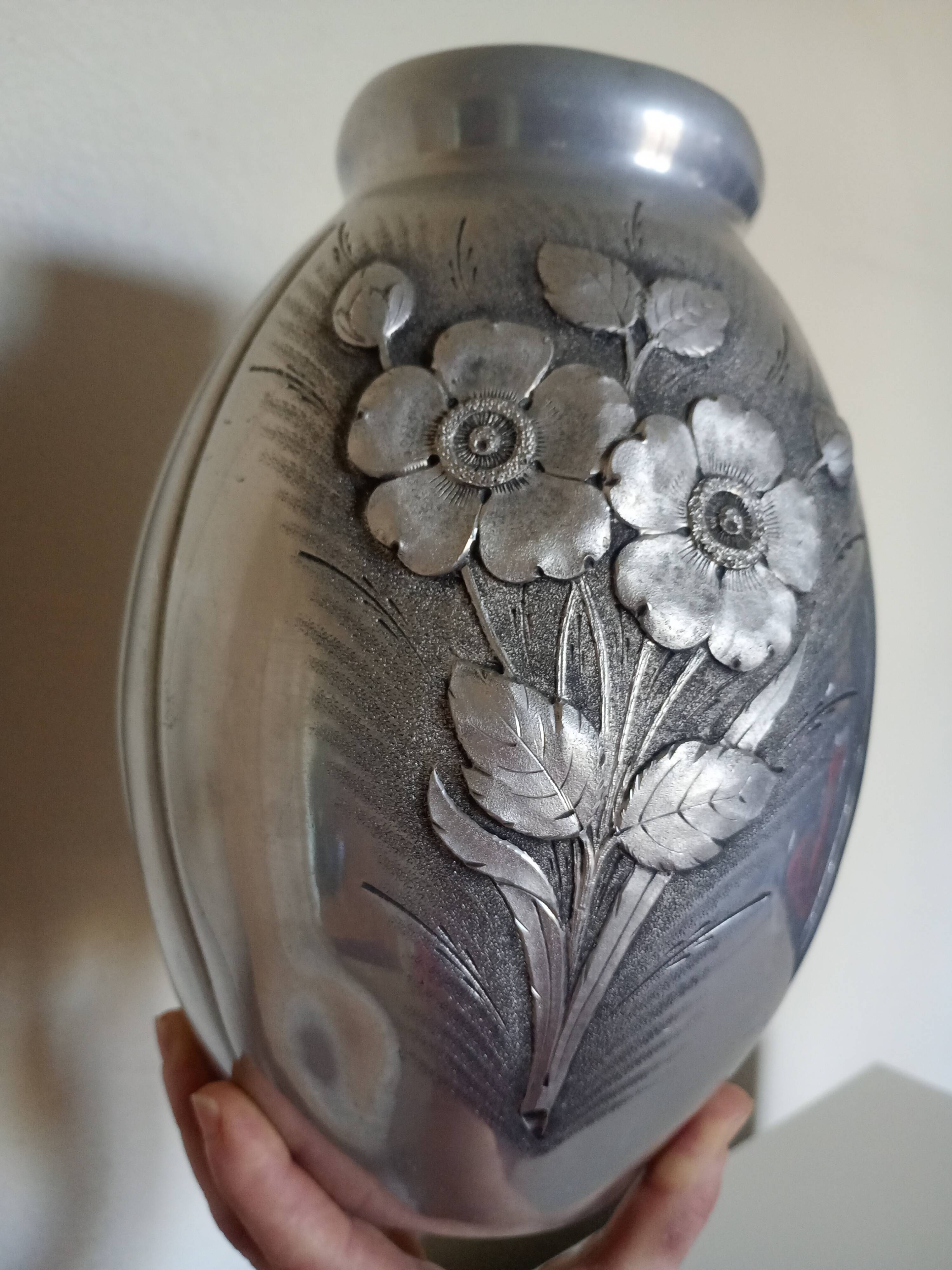 Aliometal Artistic Edition Irman - Relief Flower Vase - Aluminum