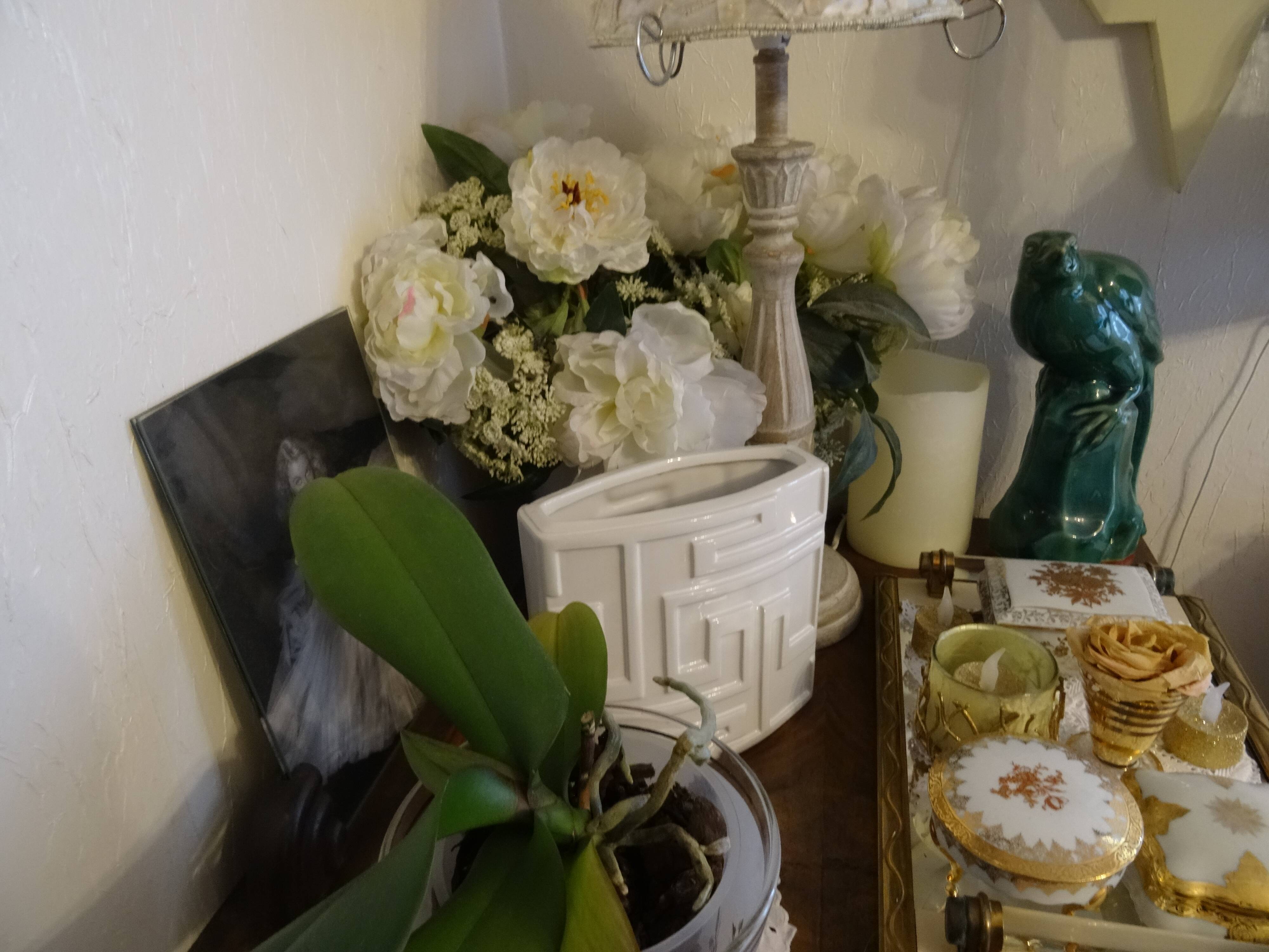 Vase white neo classic