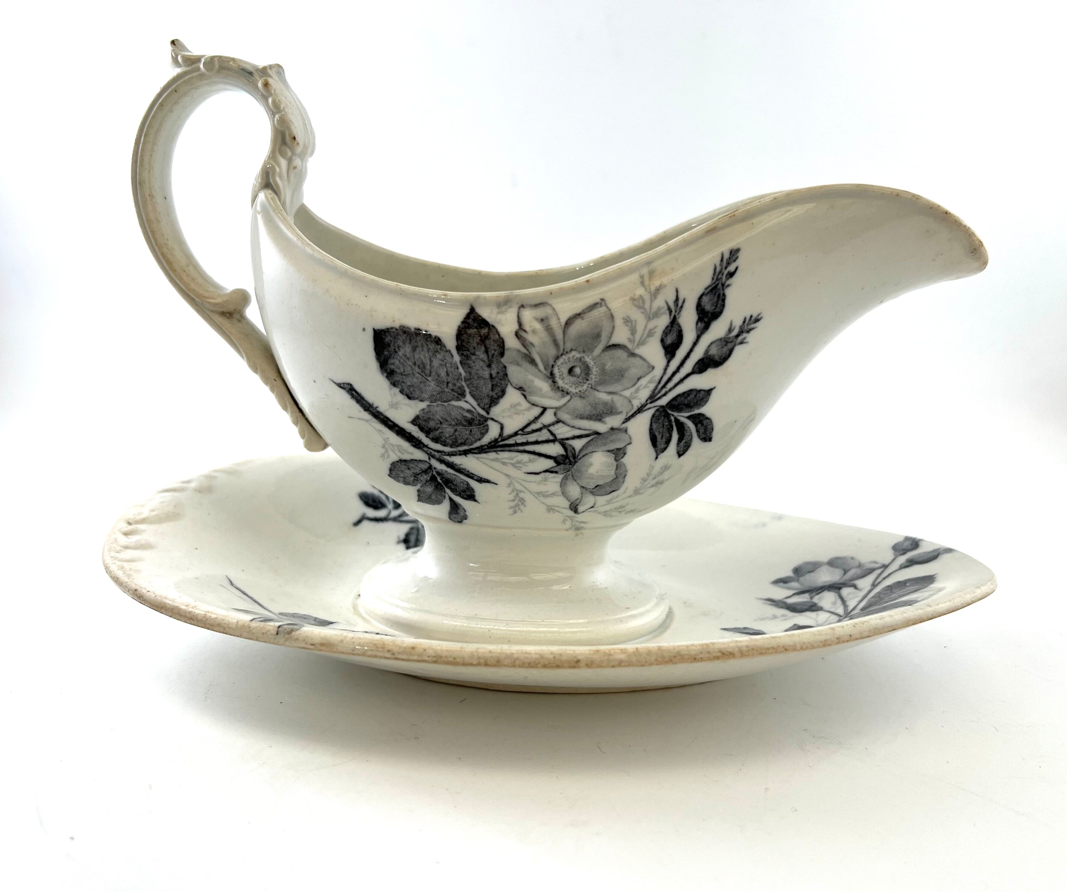 Creil Montereau blue flower faience sauce boat