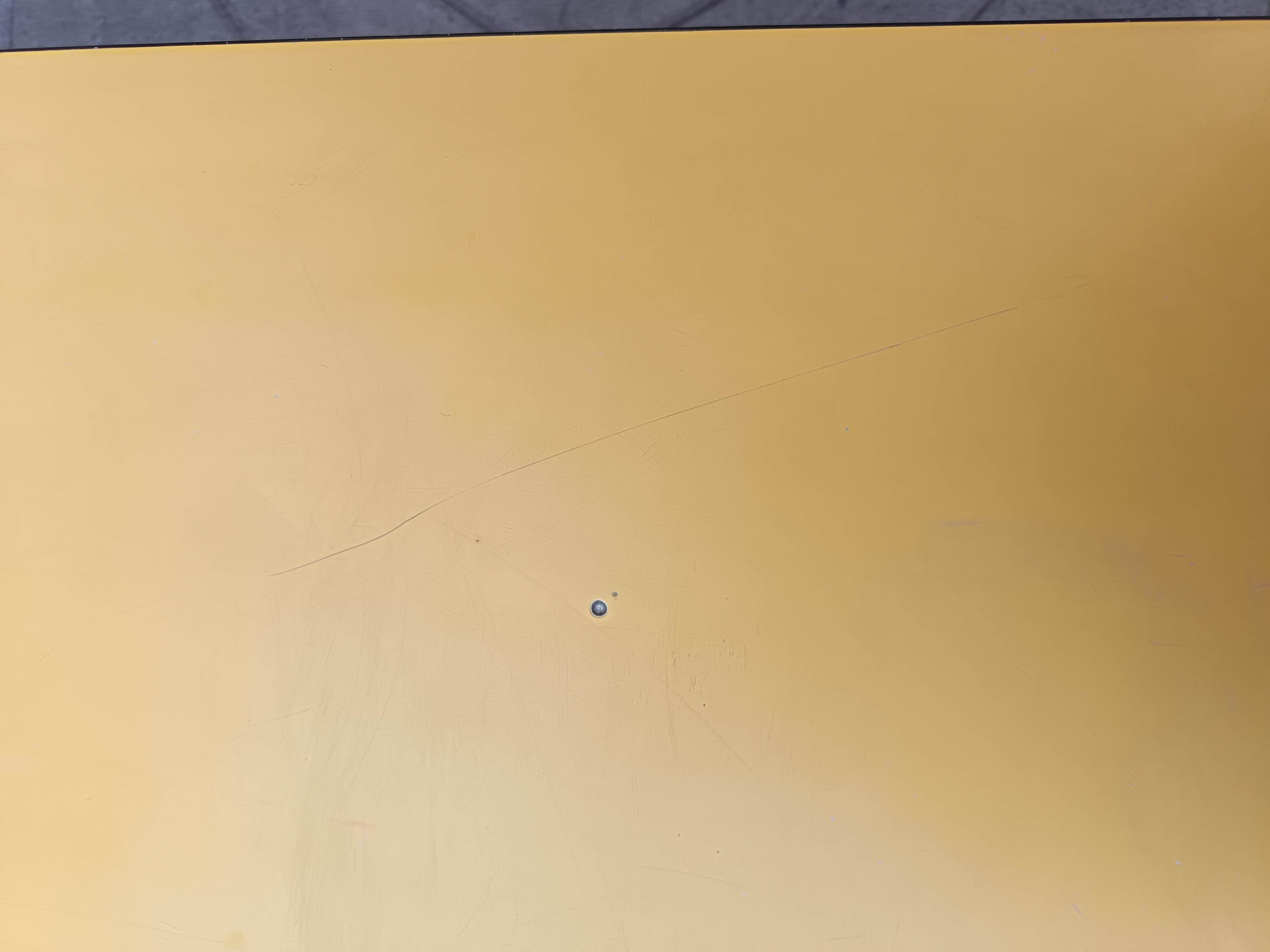 Table en formica jaune vif années 70
