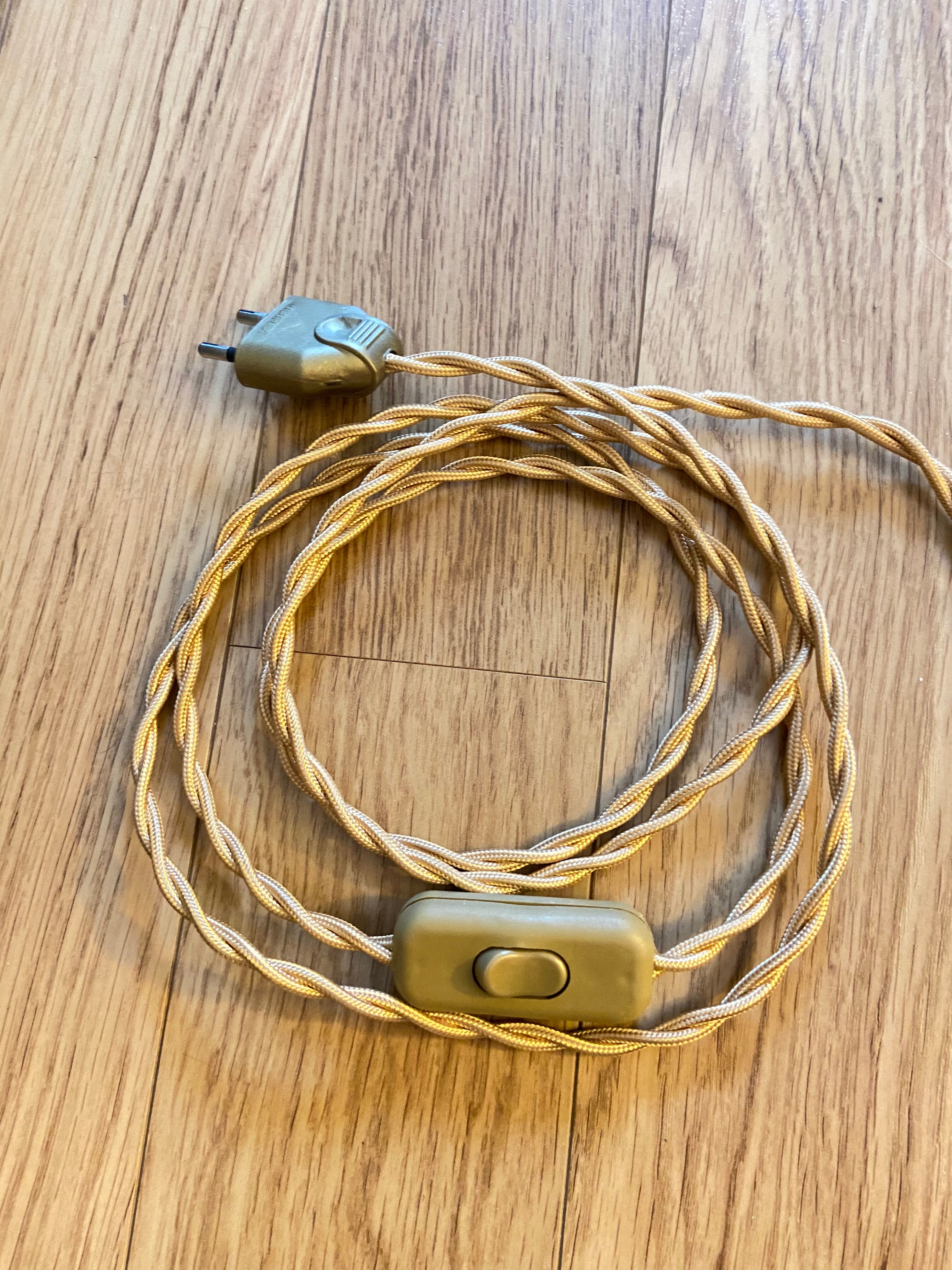 Chiseled glass suspension