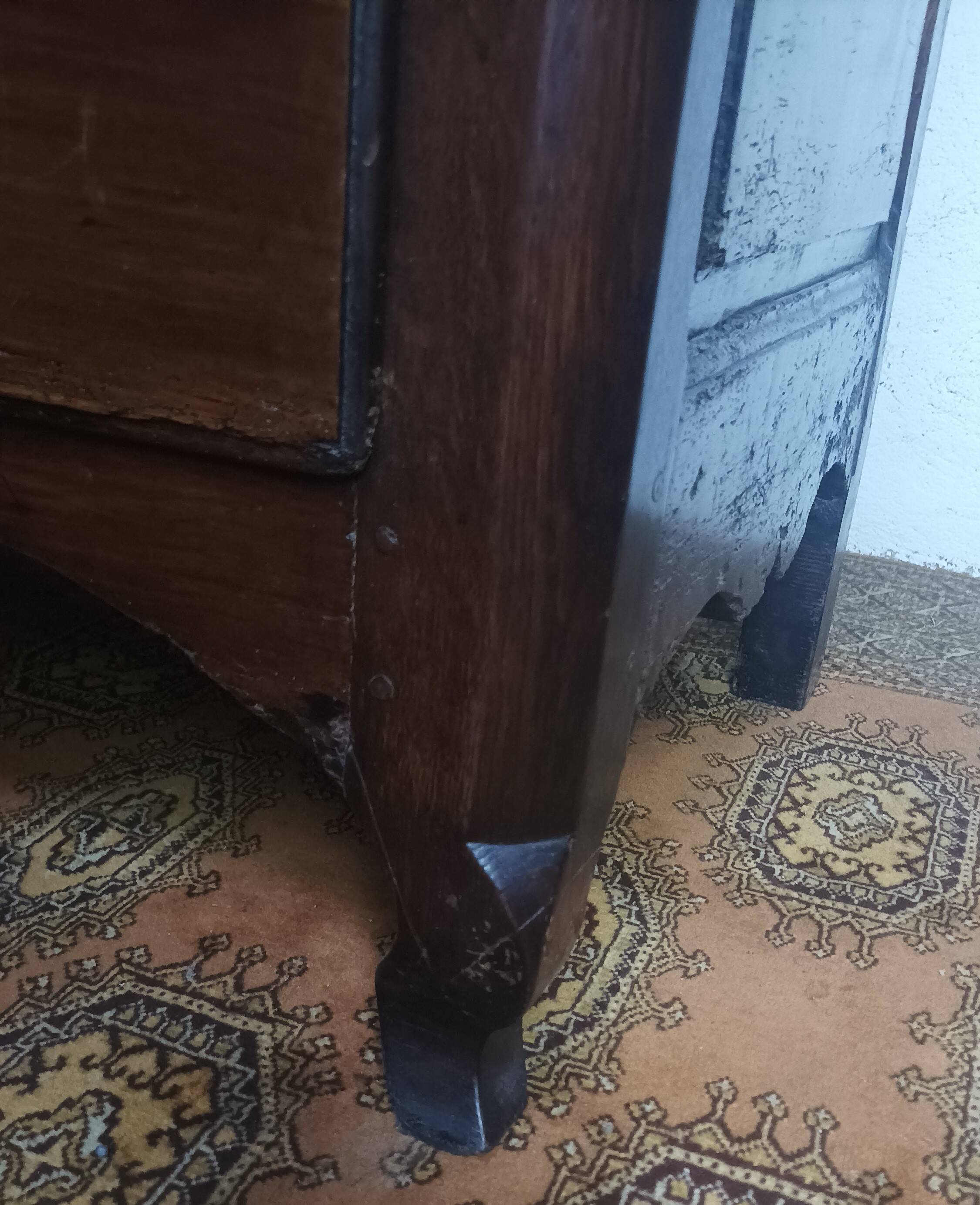 Grande commode sauteuse époque 18ème
