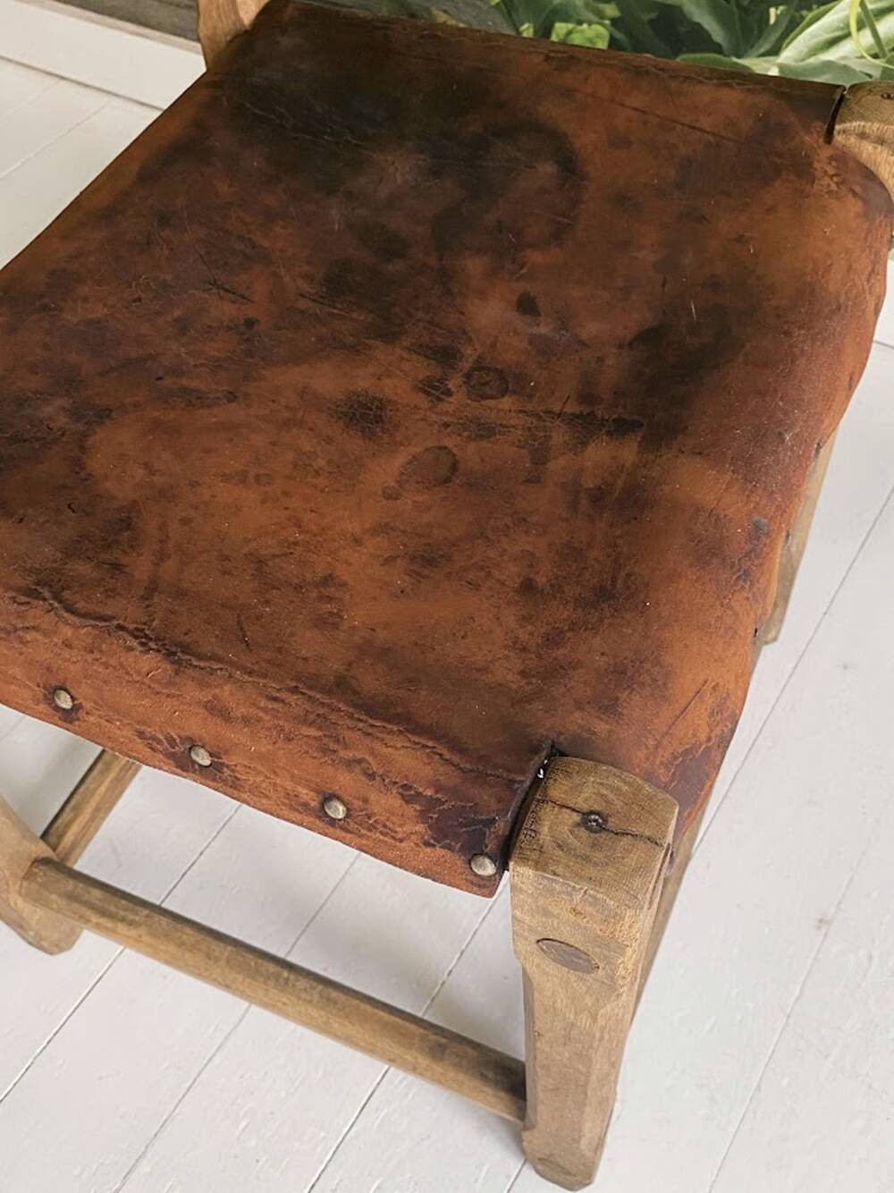 Chaise artisanale hongroise unique en chêne et cuir