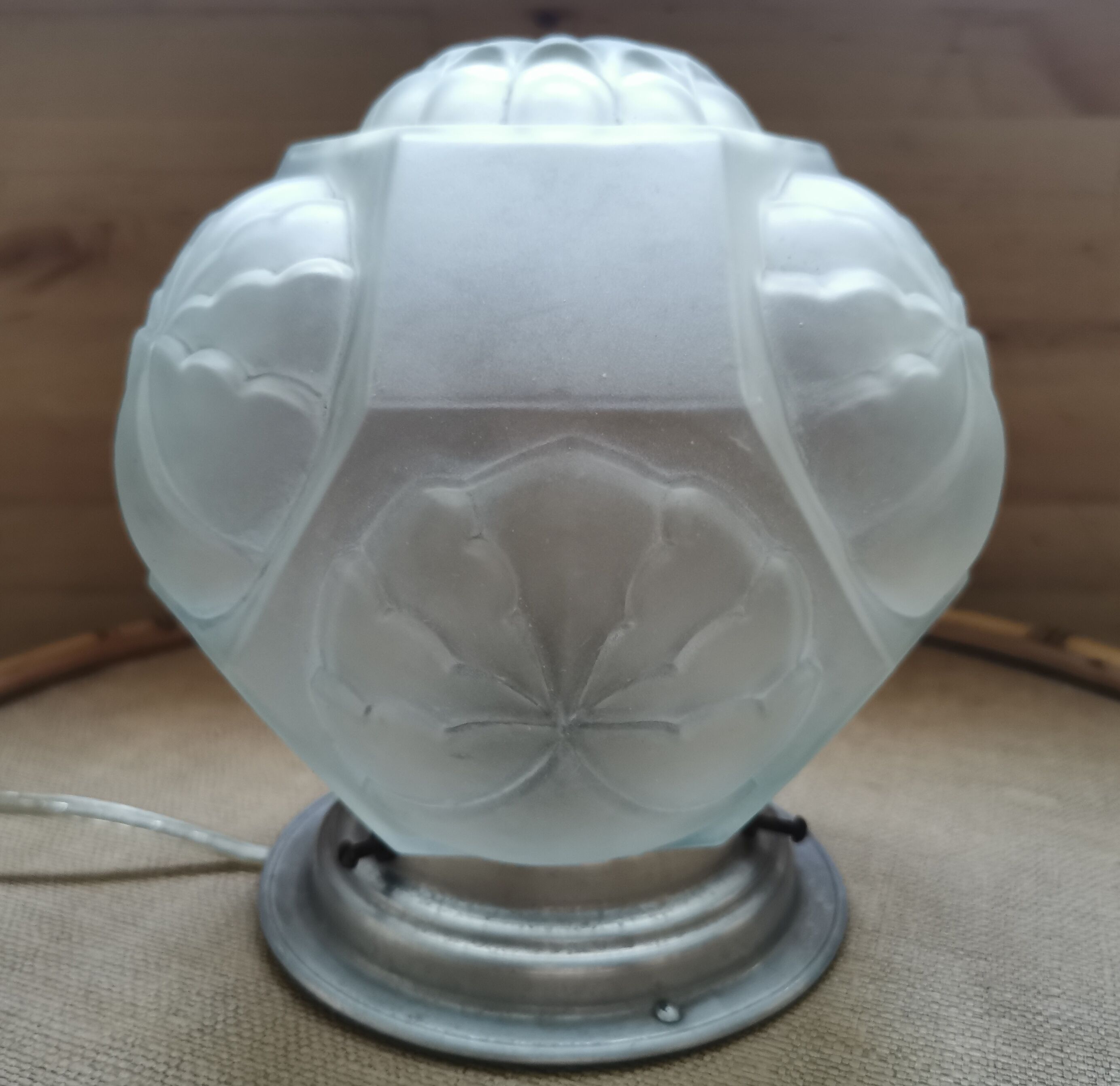 Art deco pressed glass pose lamp