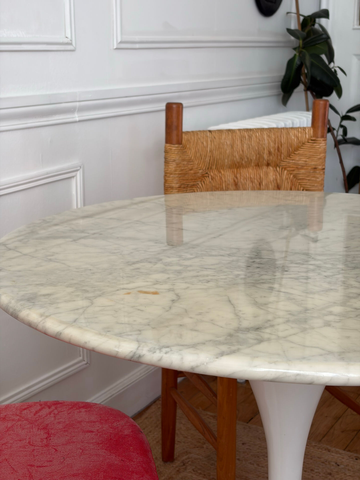 Vintage 1970 marble tulip table