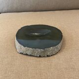 Empty stone pocket