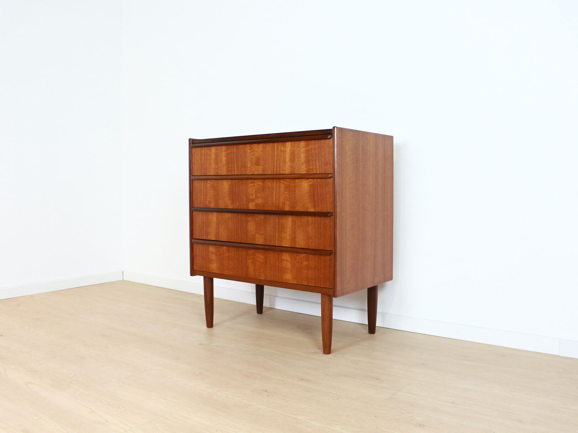 vintage chest of drawers