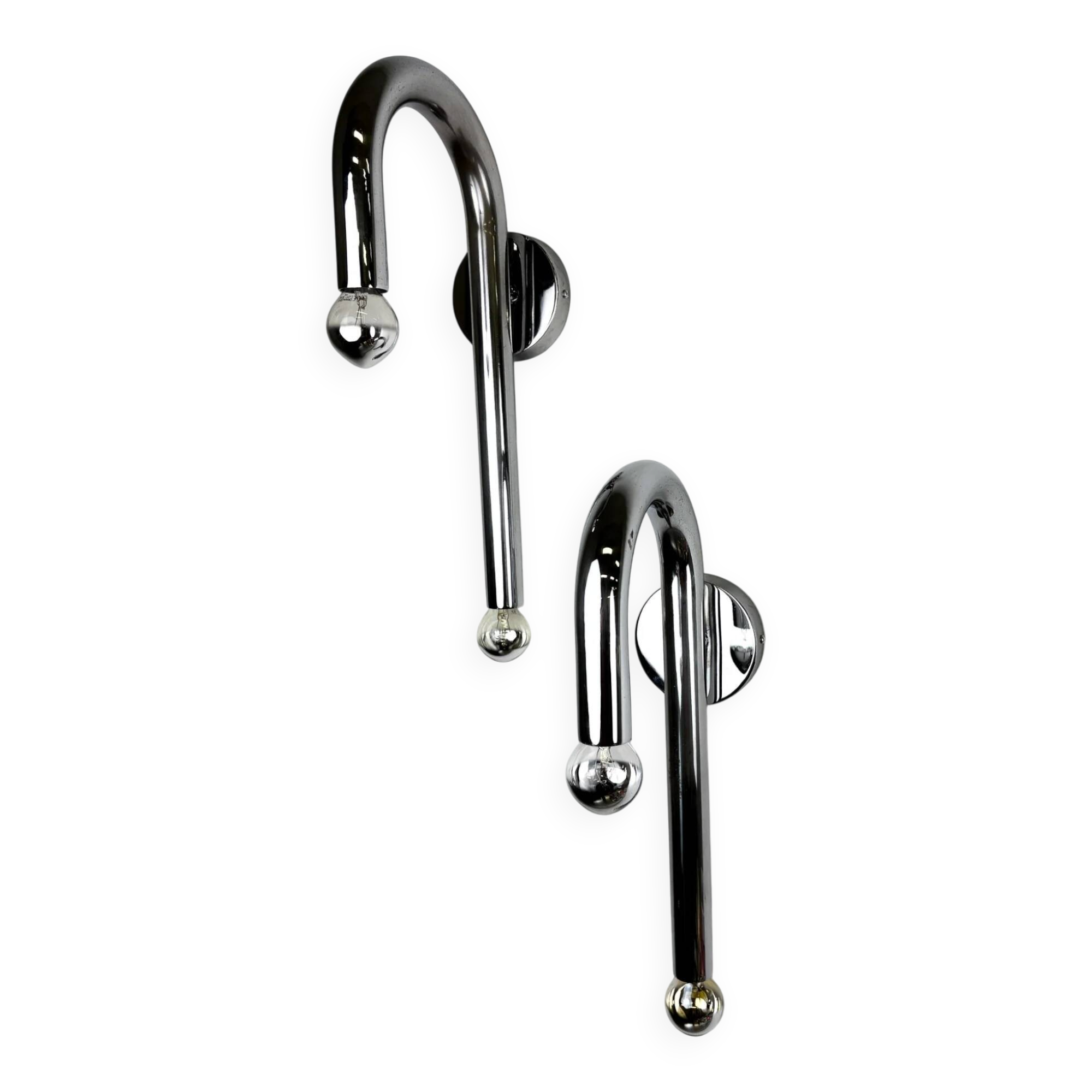 Pair of Space-Age tubular wall lights, chromed metal, Italy, 1970s