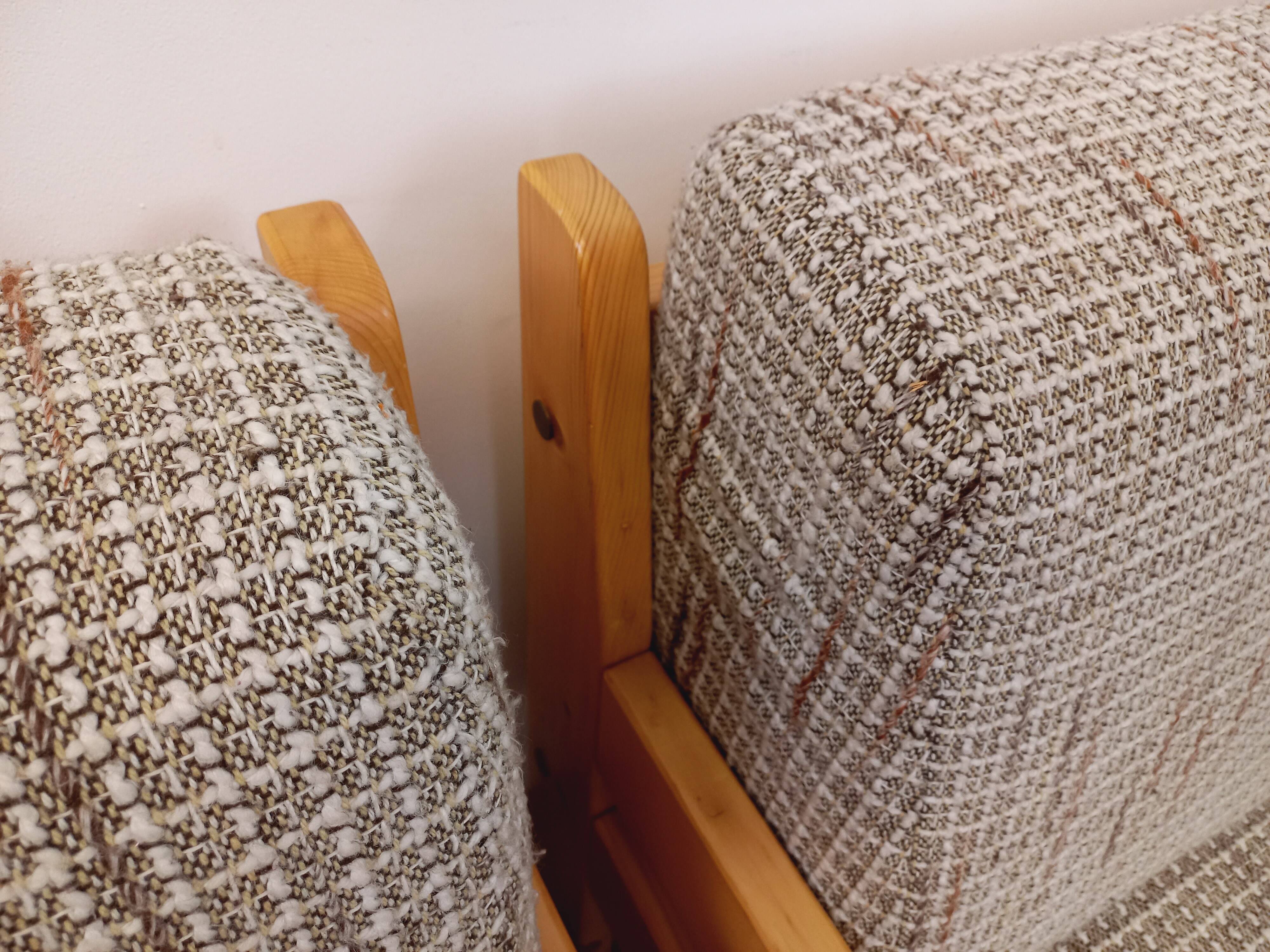 Set of 2 vintage fireside chairs in pine and fabric from the 70s