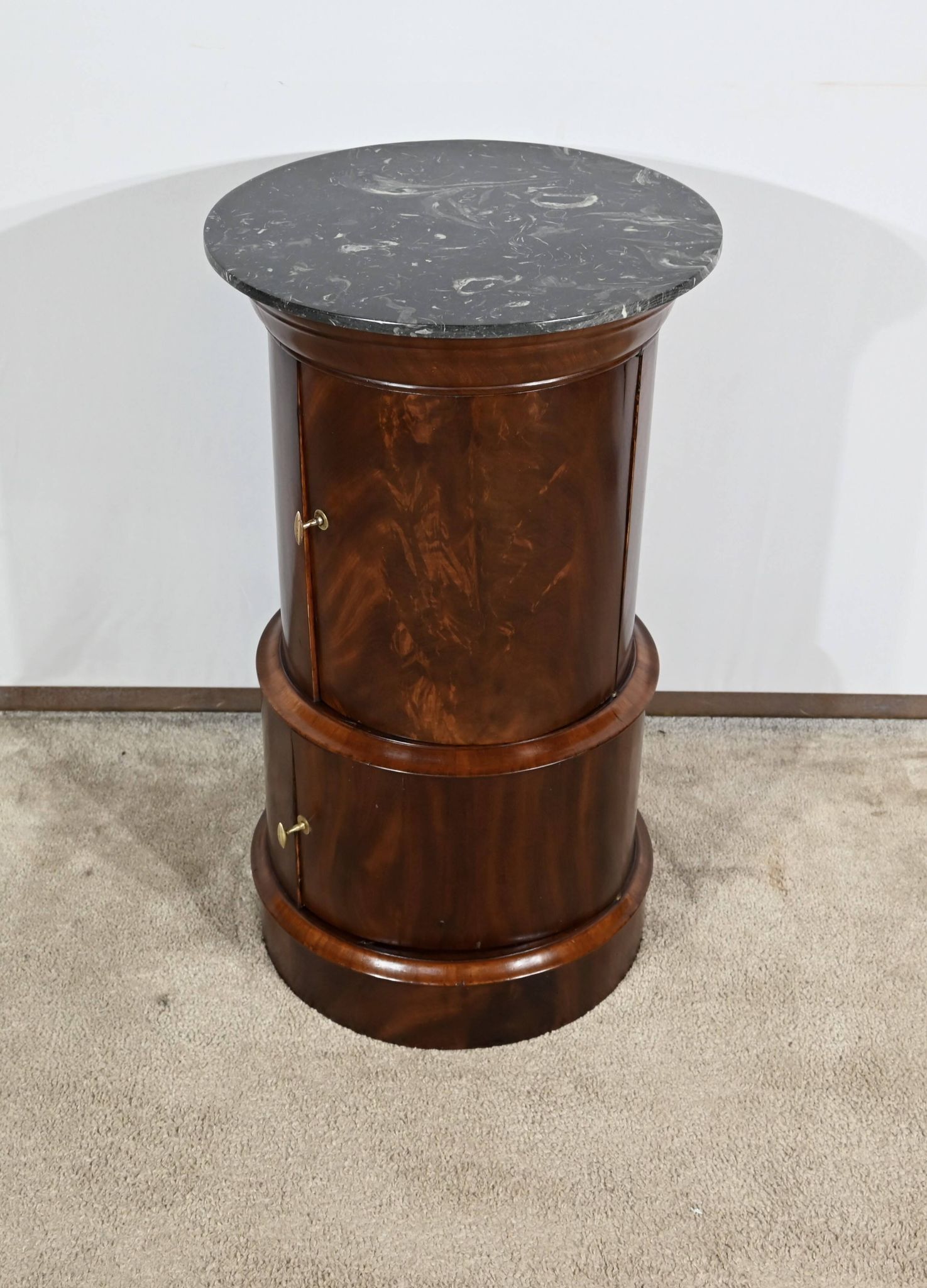 Rare Somno with two doors in Burl Mahogany, Empire period – Early 19th century