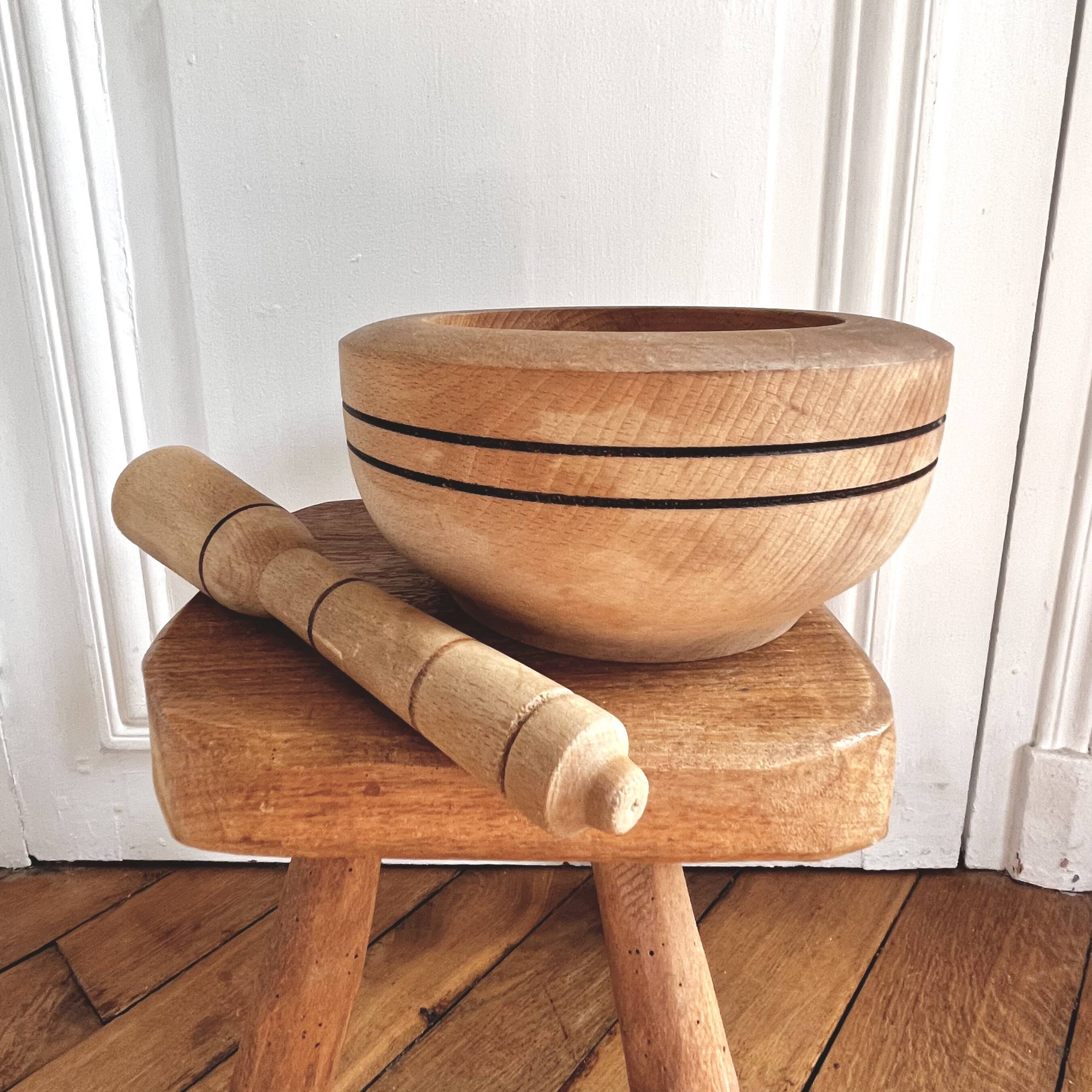 Mortier et pilon en bois vintage