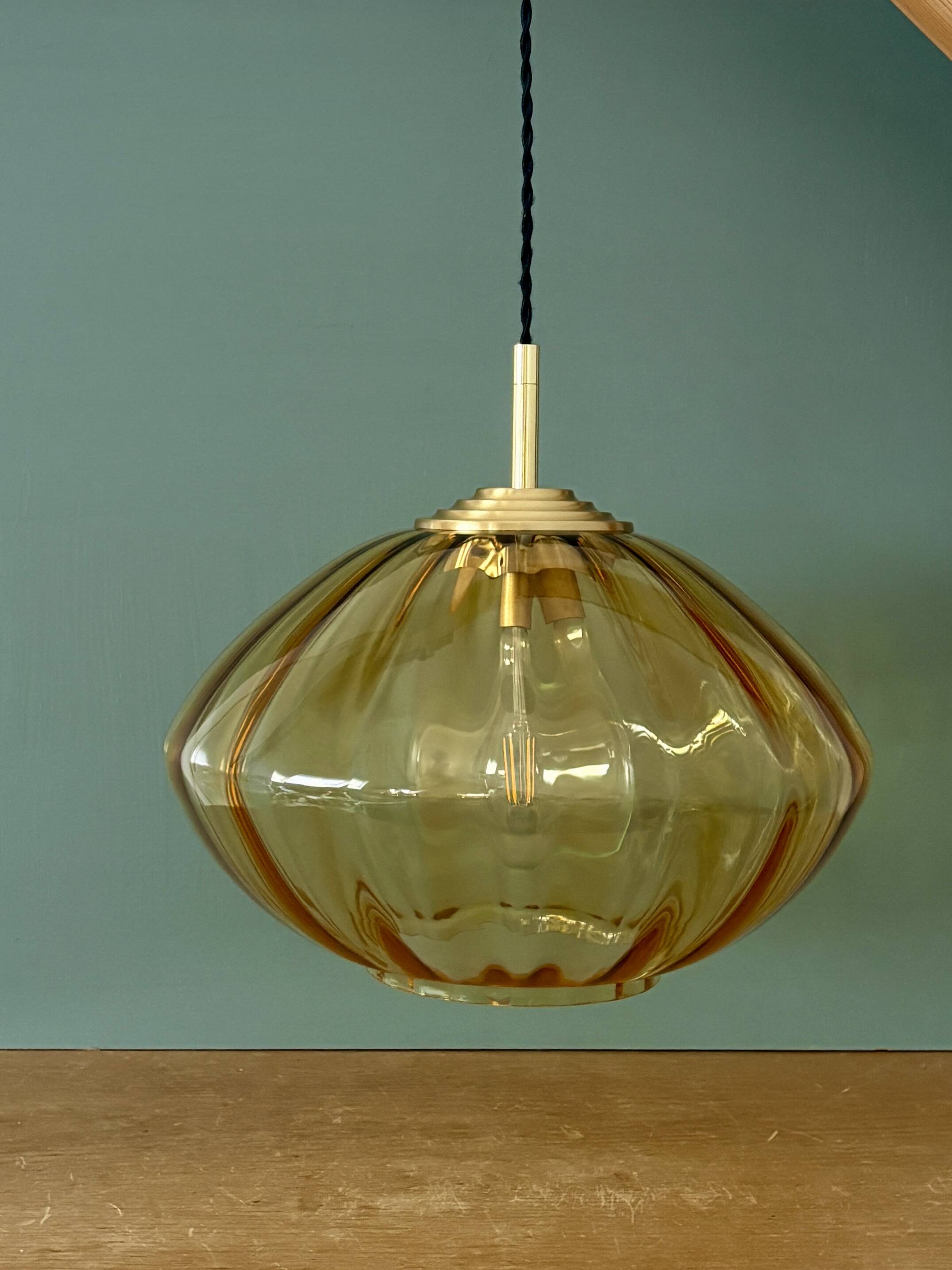 Suspension globe vintage XL en verre ambré