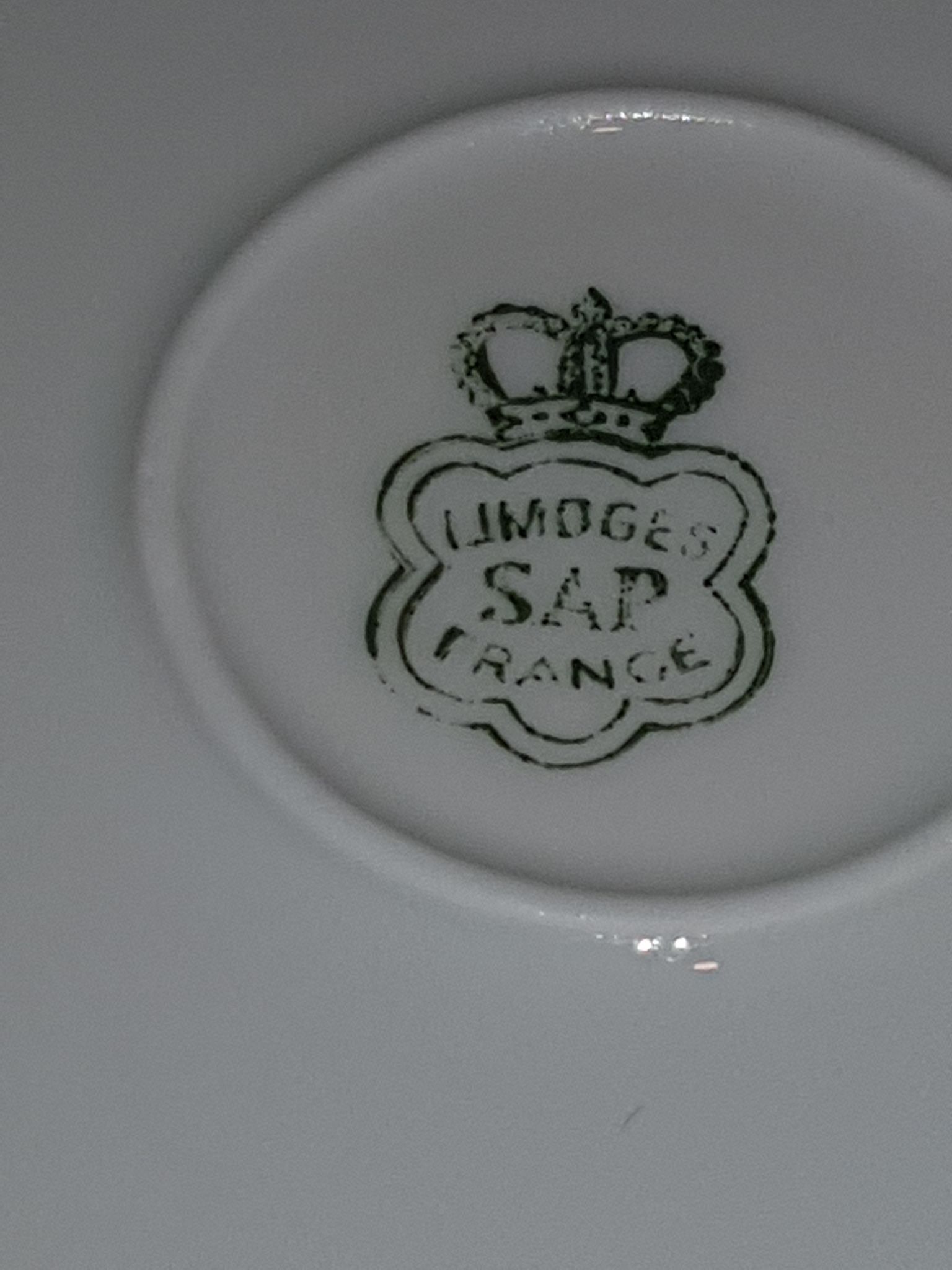 Porcelain box of Limoges SAP France floral decoration