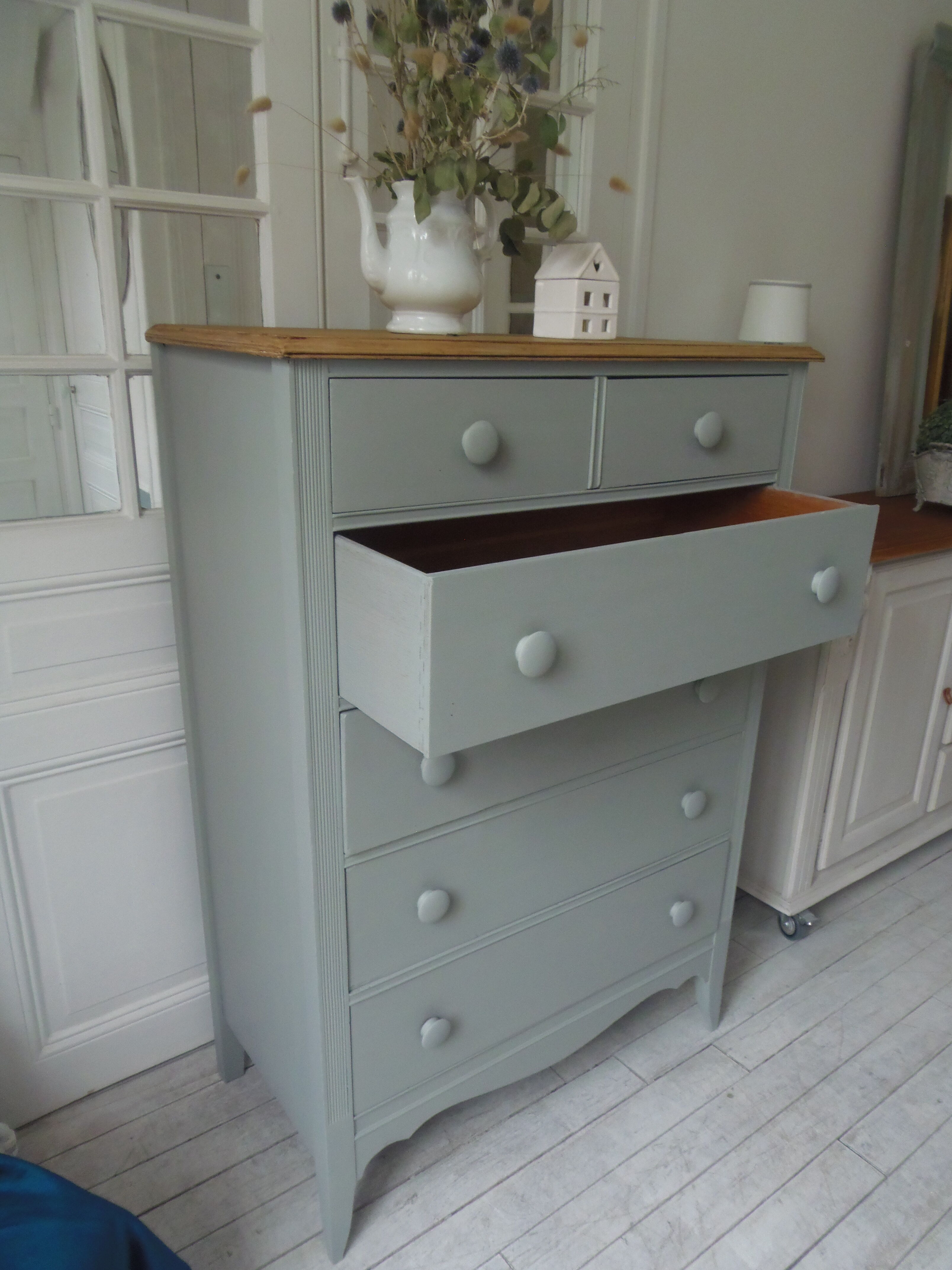 Vintage chest of drawers green gray, 5 drawers, wooden top.