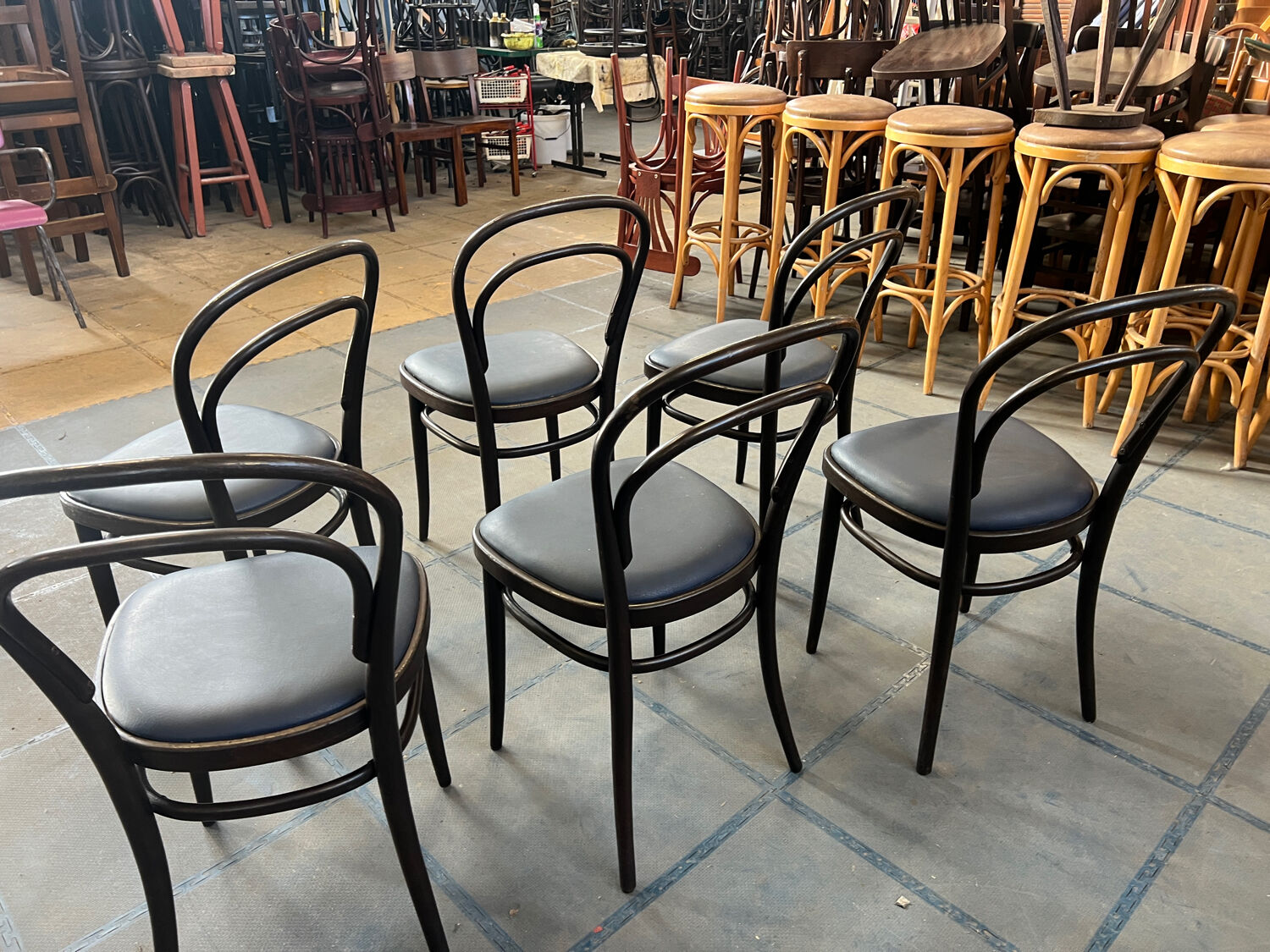 Suite de 6 chaises Thonet 214