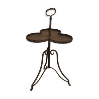 Clover-shaped iron table