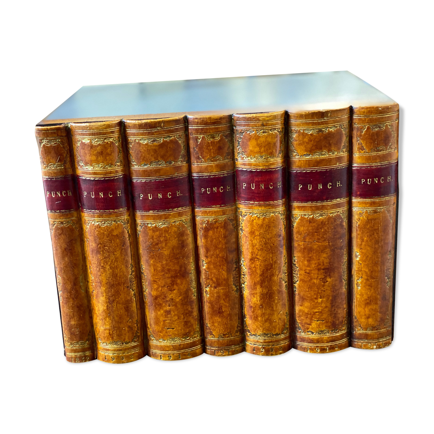 Strong box deceives the eye