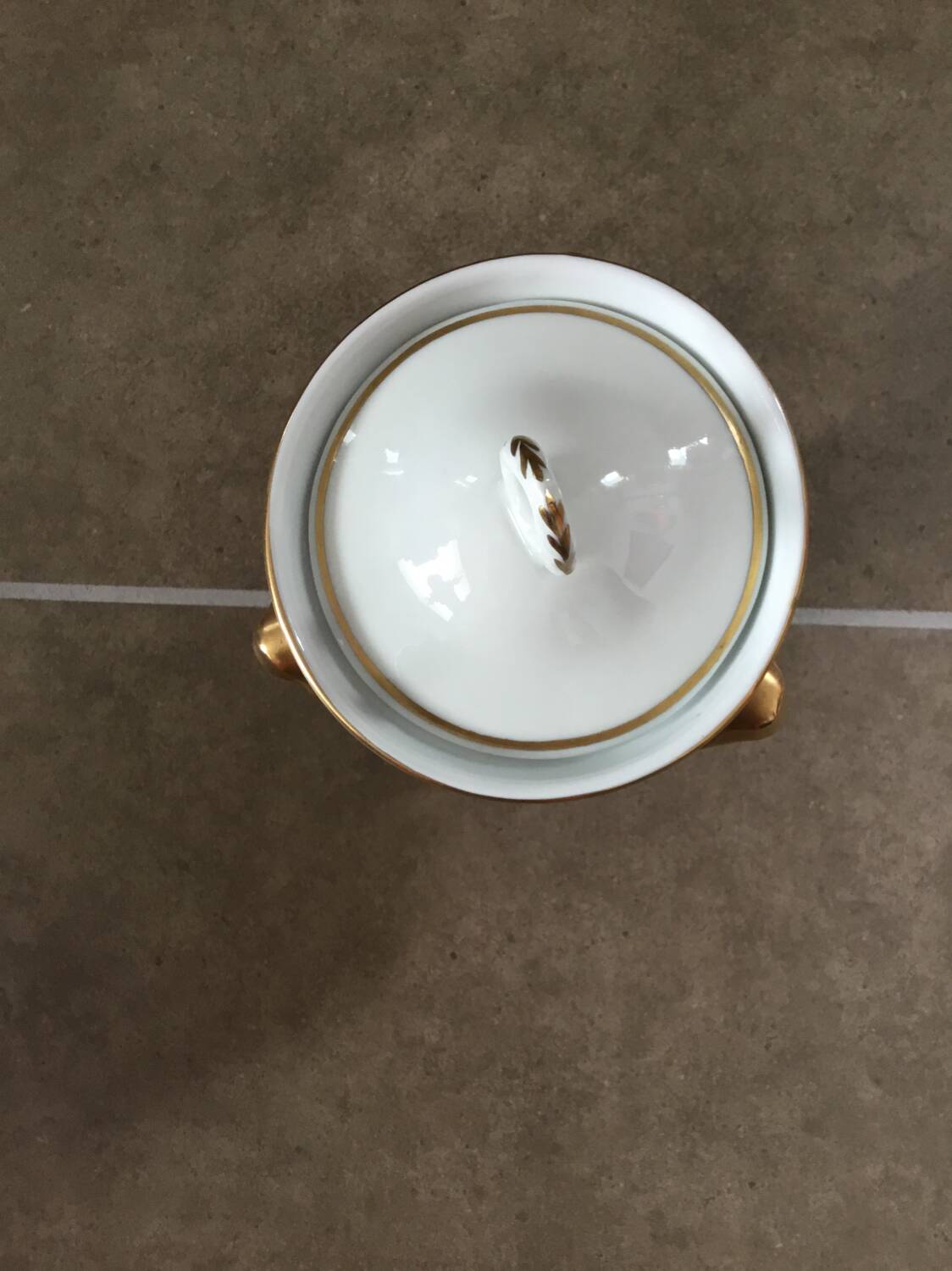 White porcelain covered pot