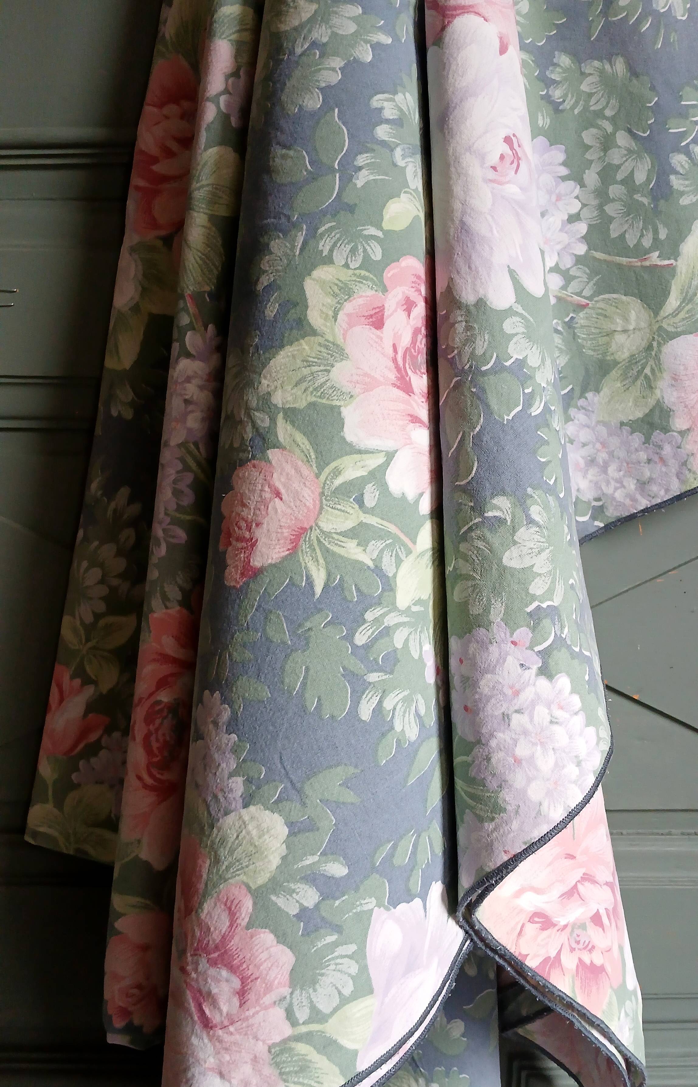 Nappe "english cottage" en coton vert sauge et fleurs champêtres