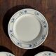 Lot de 3 petites assiettes à dessert frise de fleurs bleues pas de marque