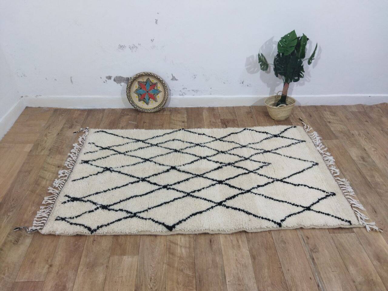 Azilal Berber rug in handmade wool 200 X 113 CM