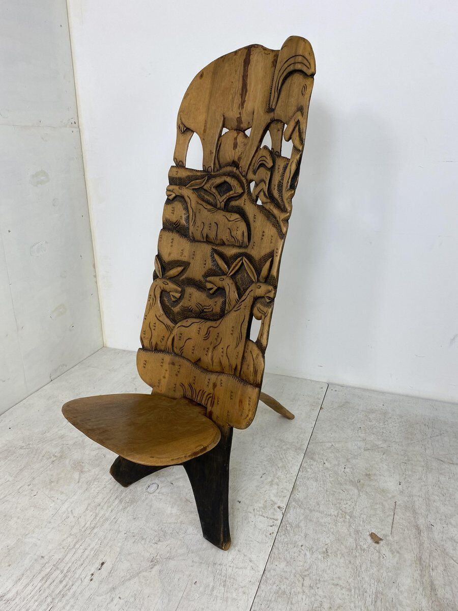 Chaise tribale sculptée à la main Afrique années 1960