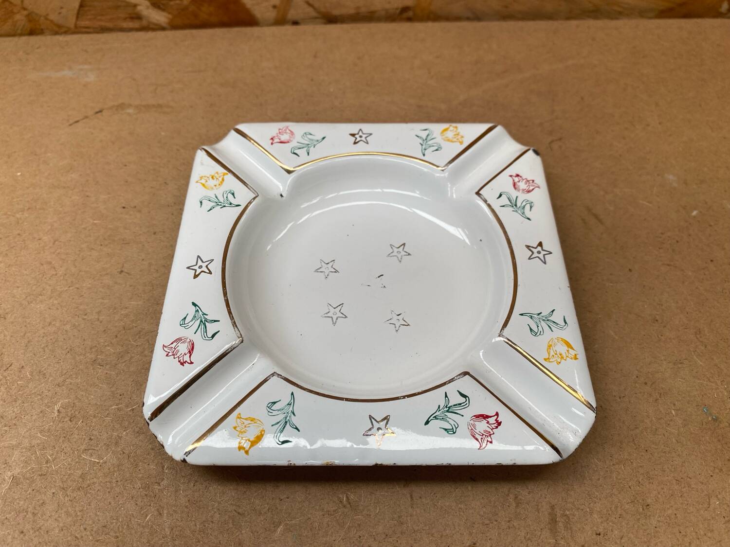 Old ashtray aubecq white enameled metal decor flowers & stars vintage