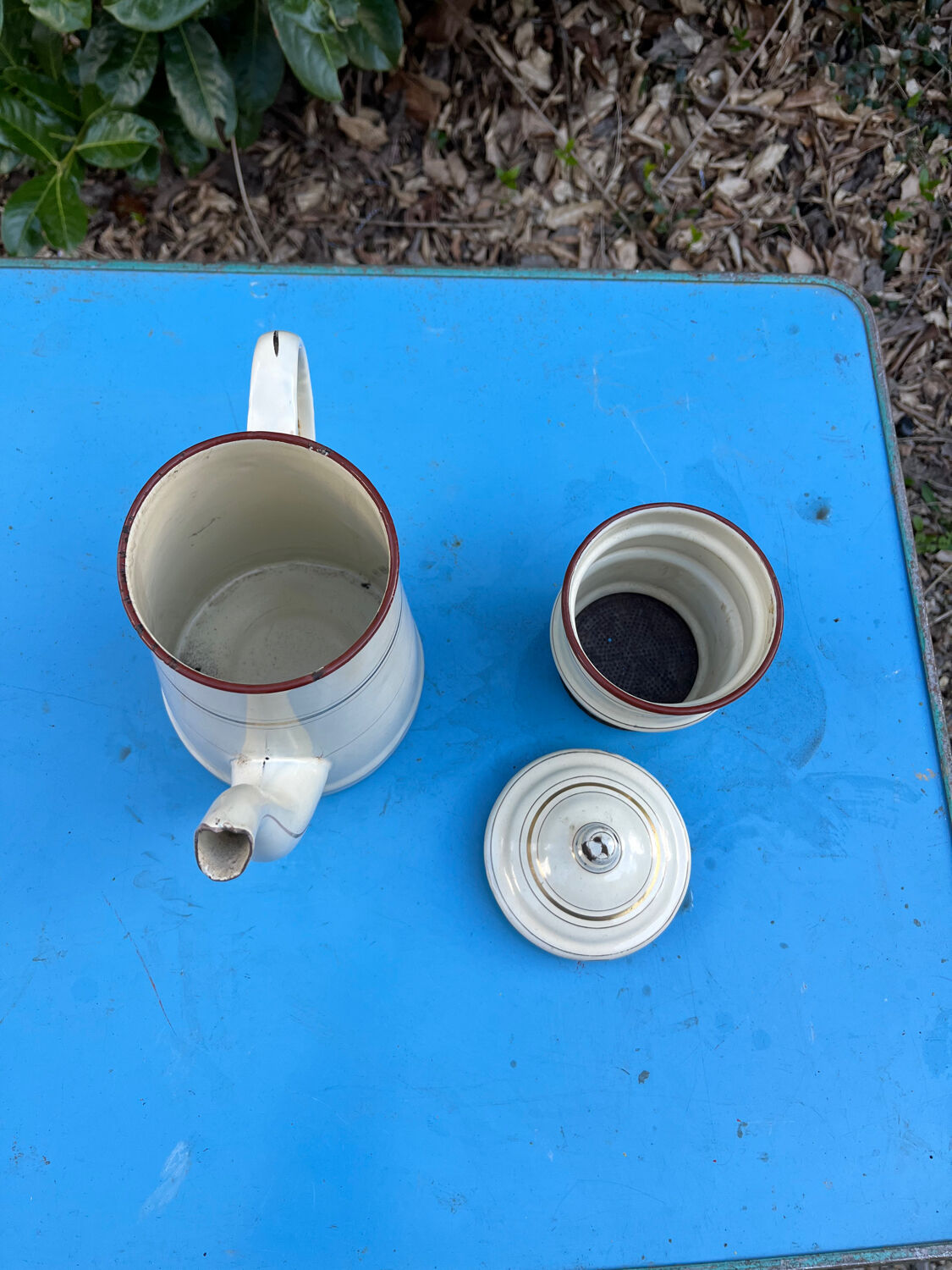 Enamelled coffee maker