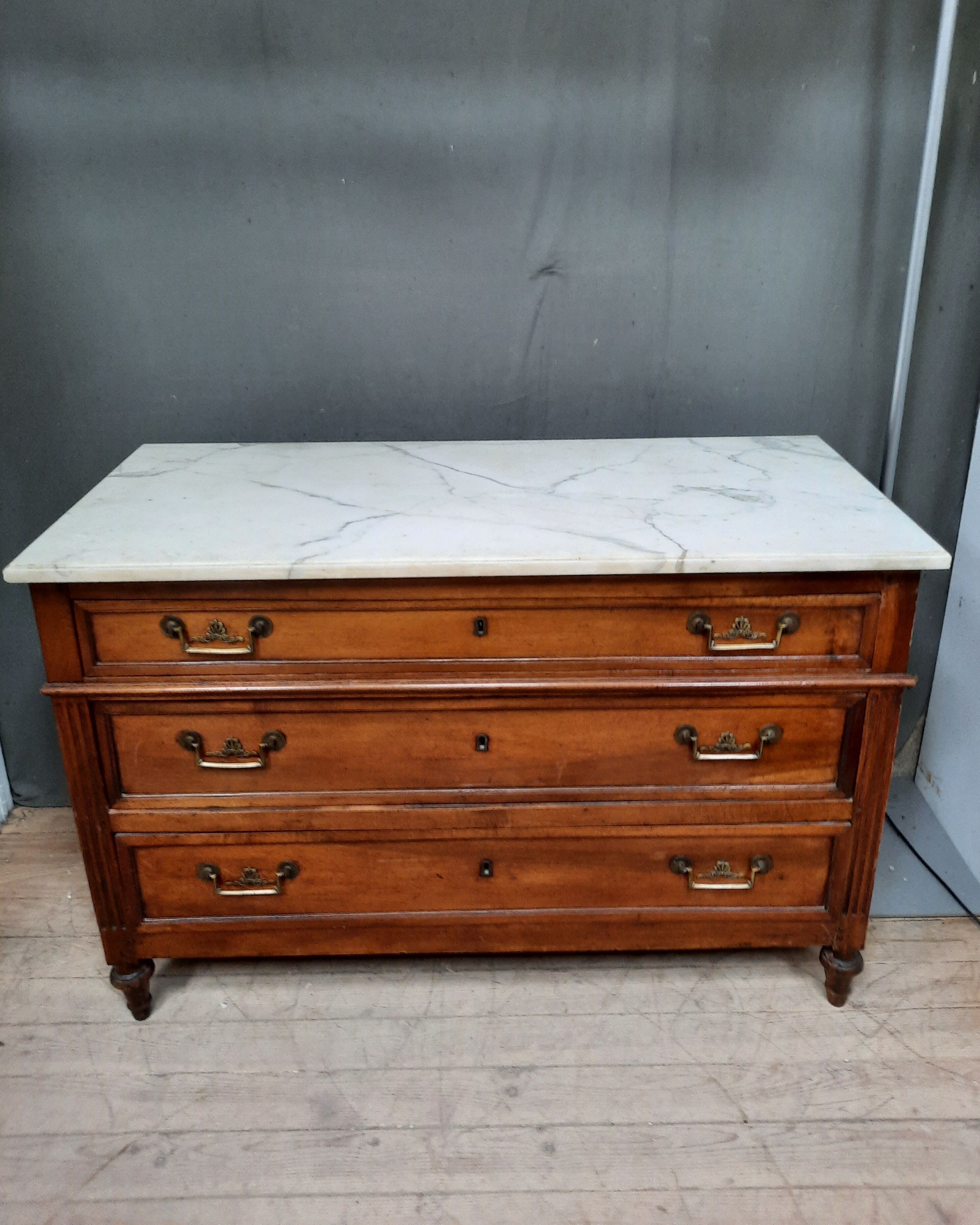 Dresser Louis XVI of the eighteenth century