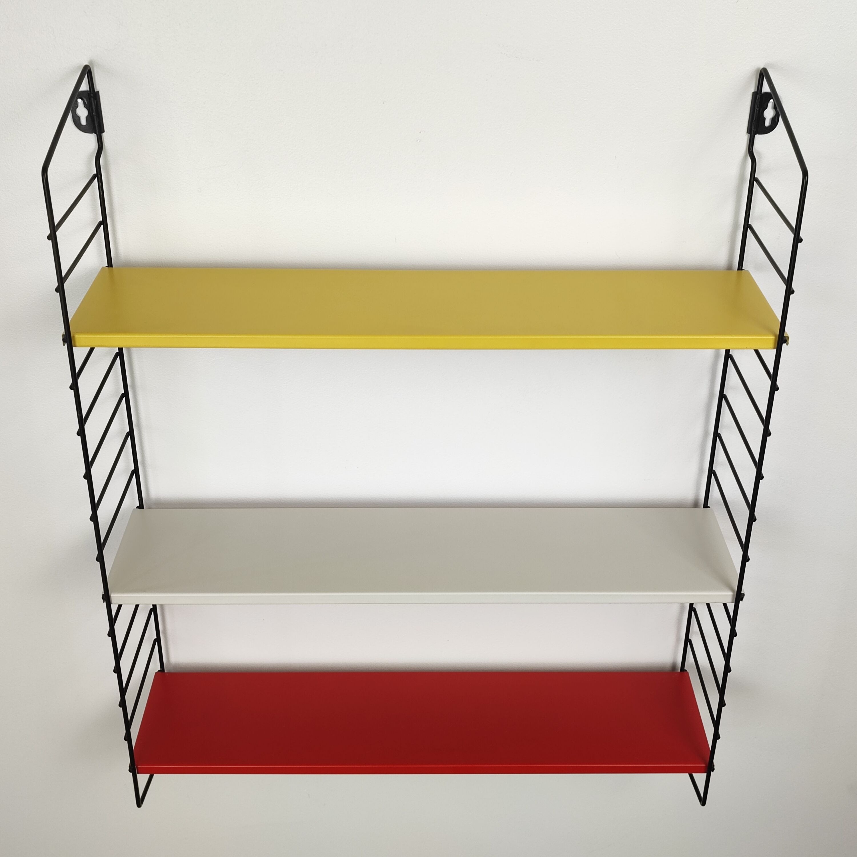 Shelf Tomado string