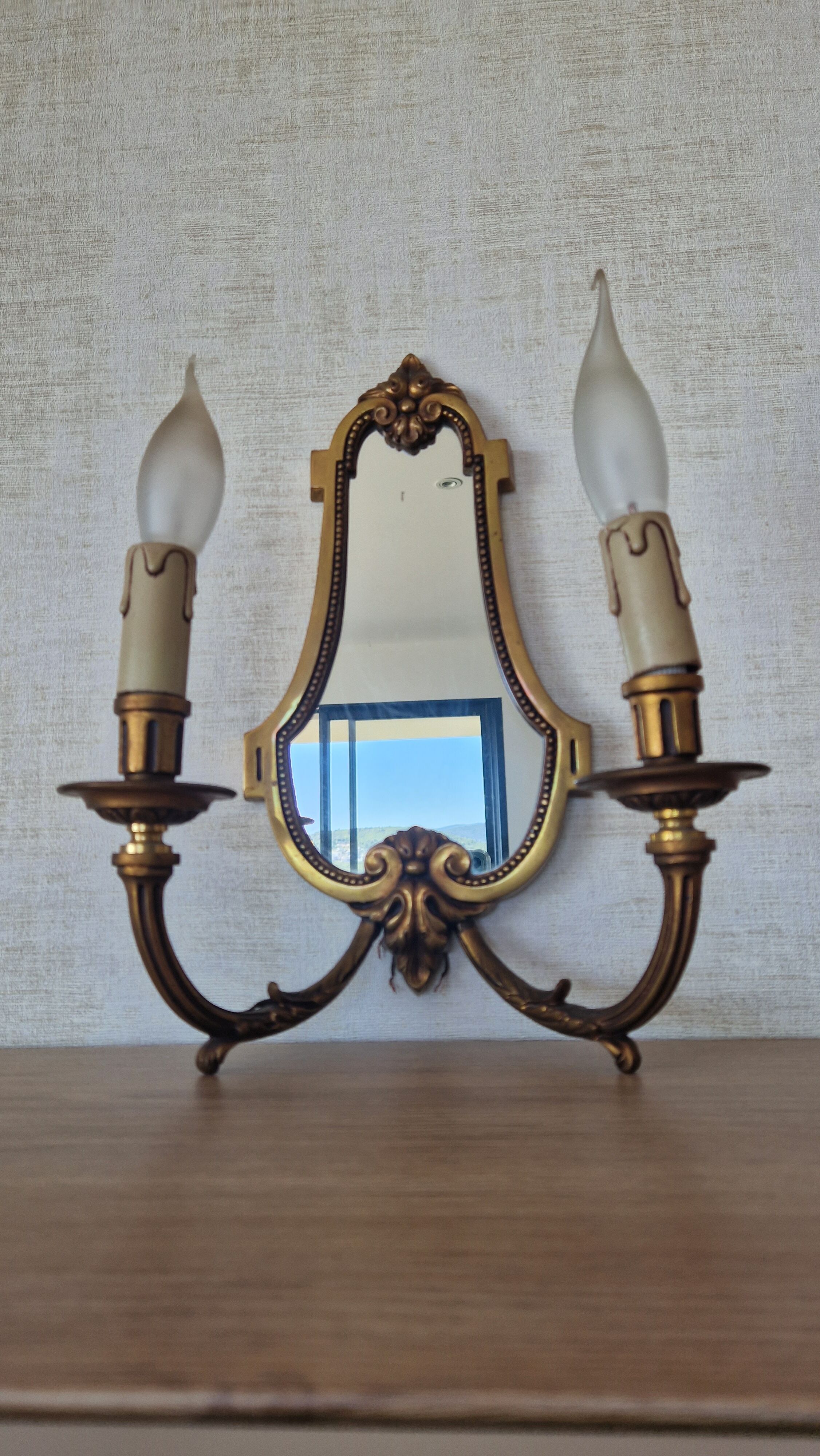 Double wall lamp with mirror