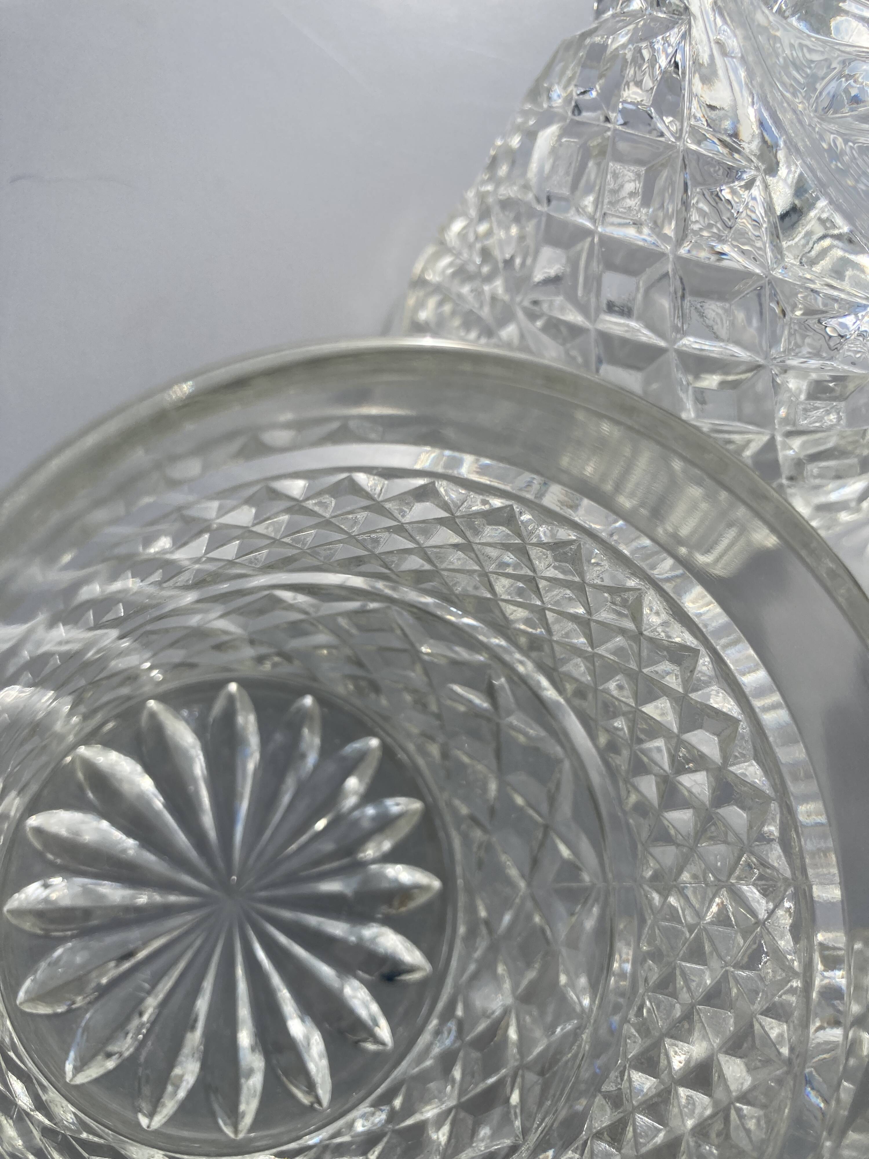 Set of 4 vintage glasses from the 60s-70s in moulded glass.