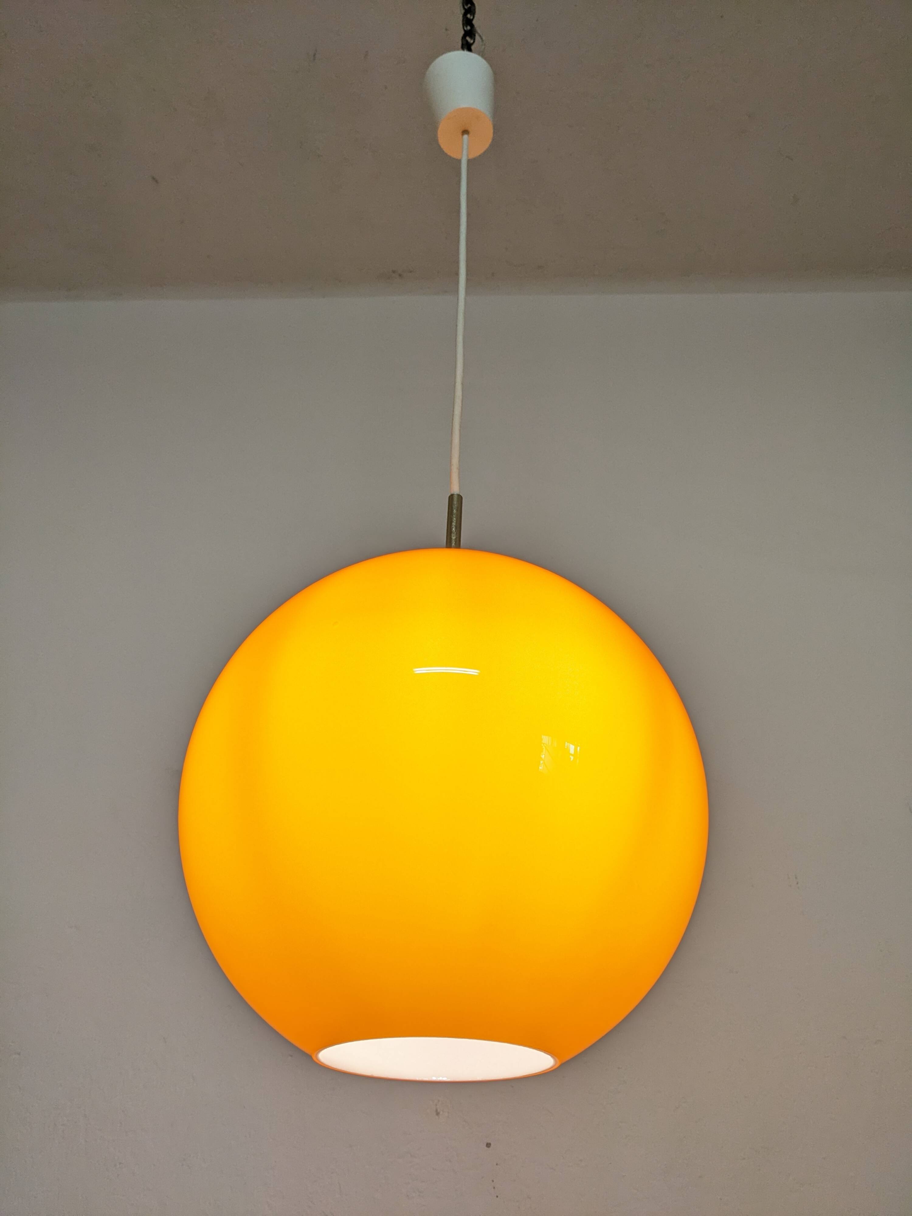 Suspension boule XL en opaline orange des années 60/70