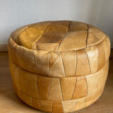 Set of 2 patchwork leather poufs brown camel De Sède