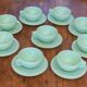 Lot de 9 tasses et soucoupes en opaline