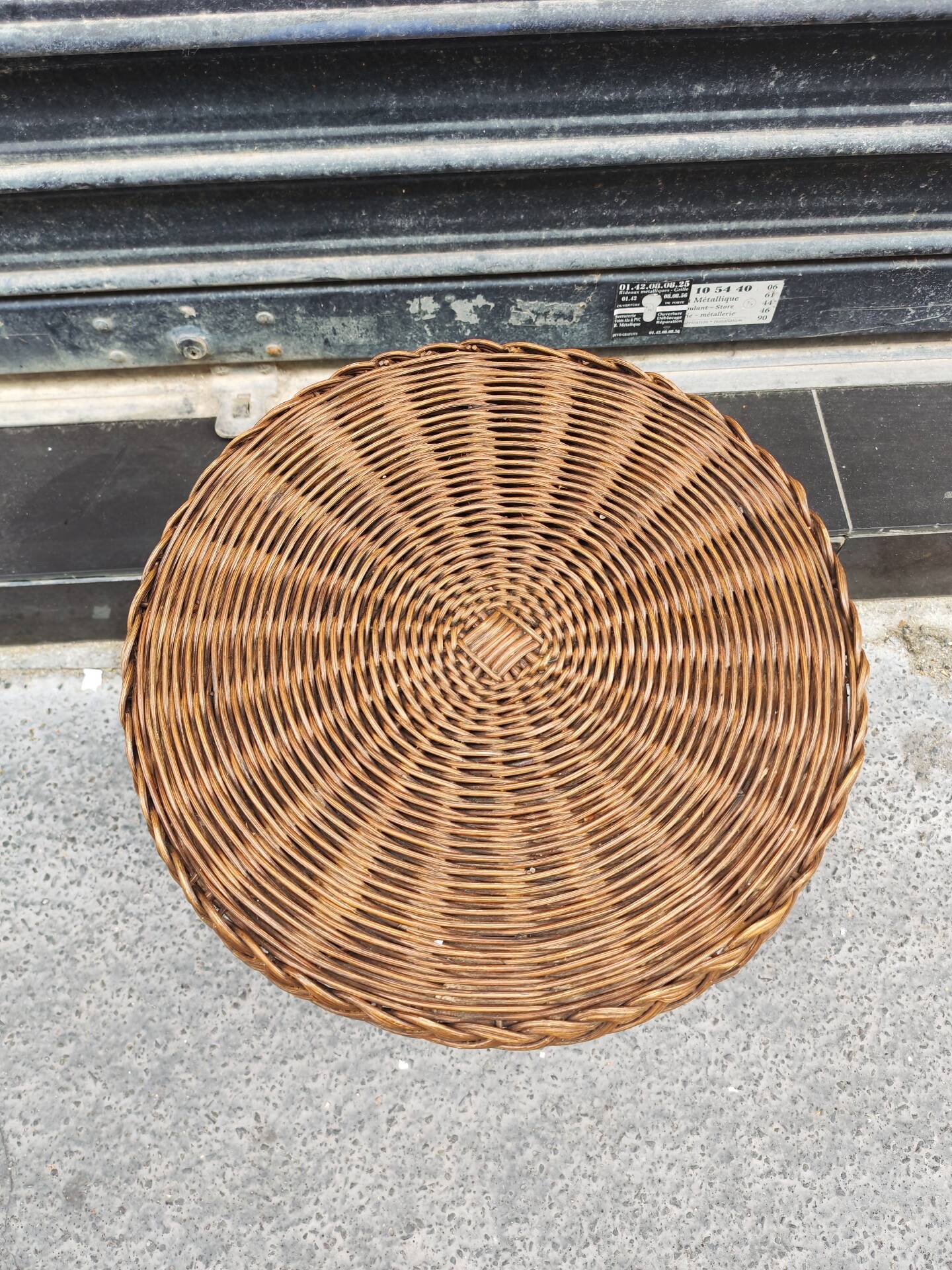 Table d'appoint en rotin 1950 midcentury