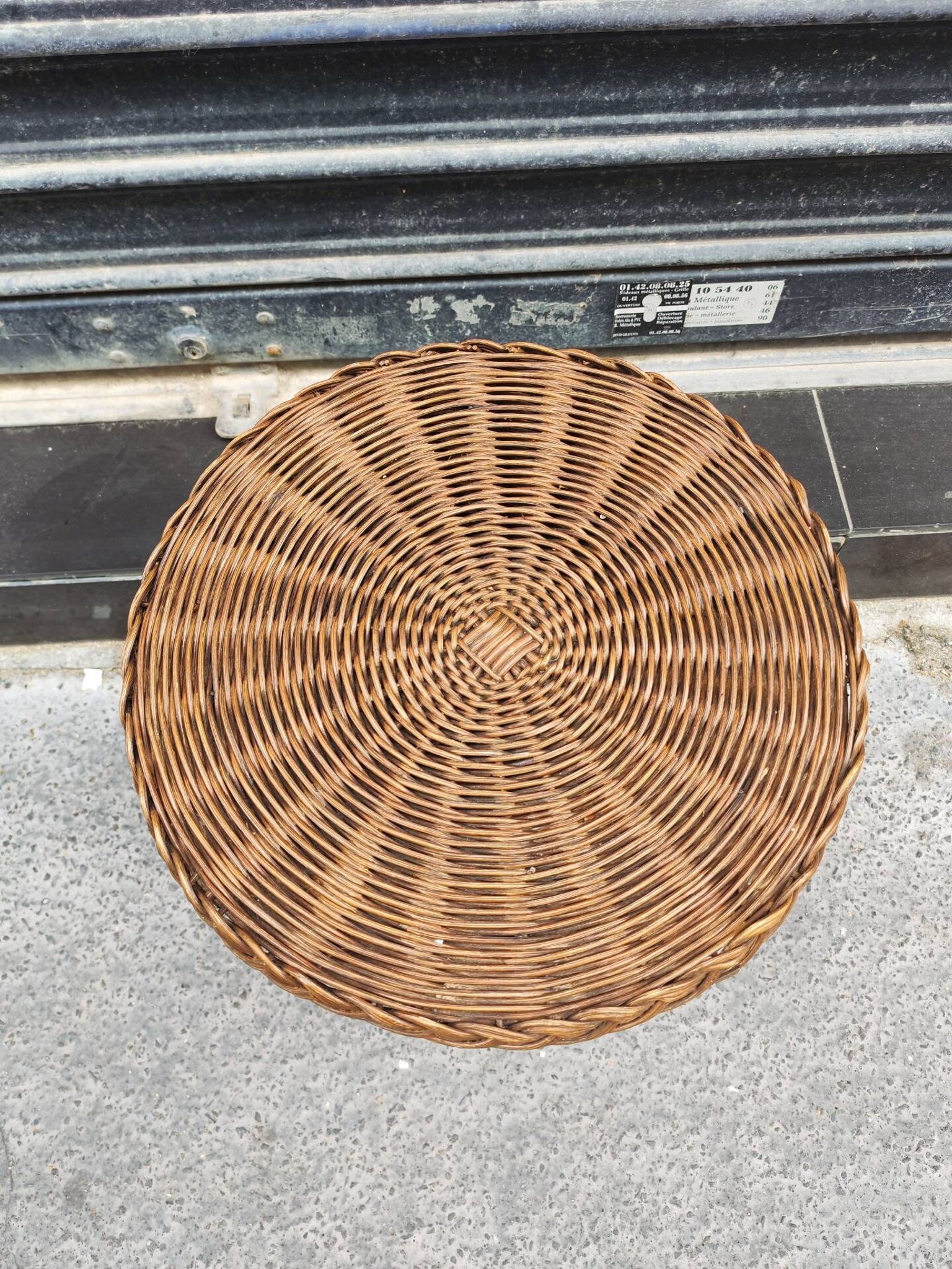 Table d'appoint en rotin 1950 midcentury