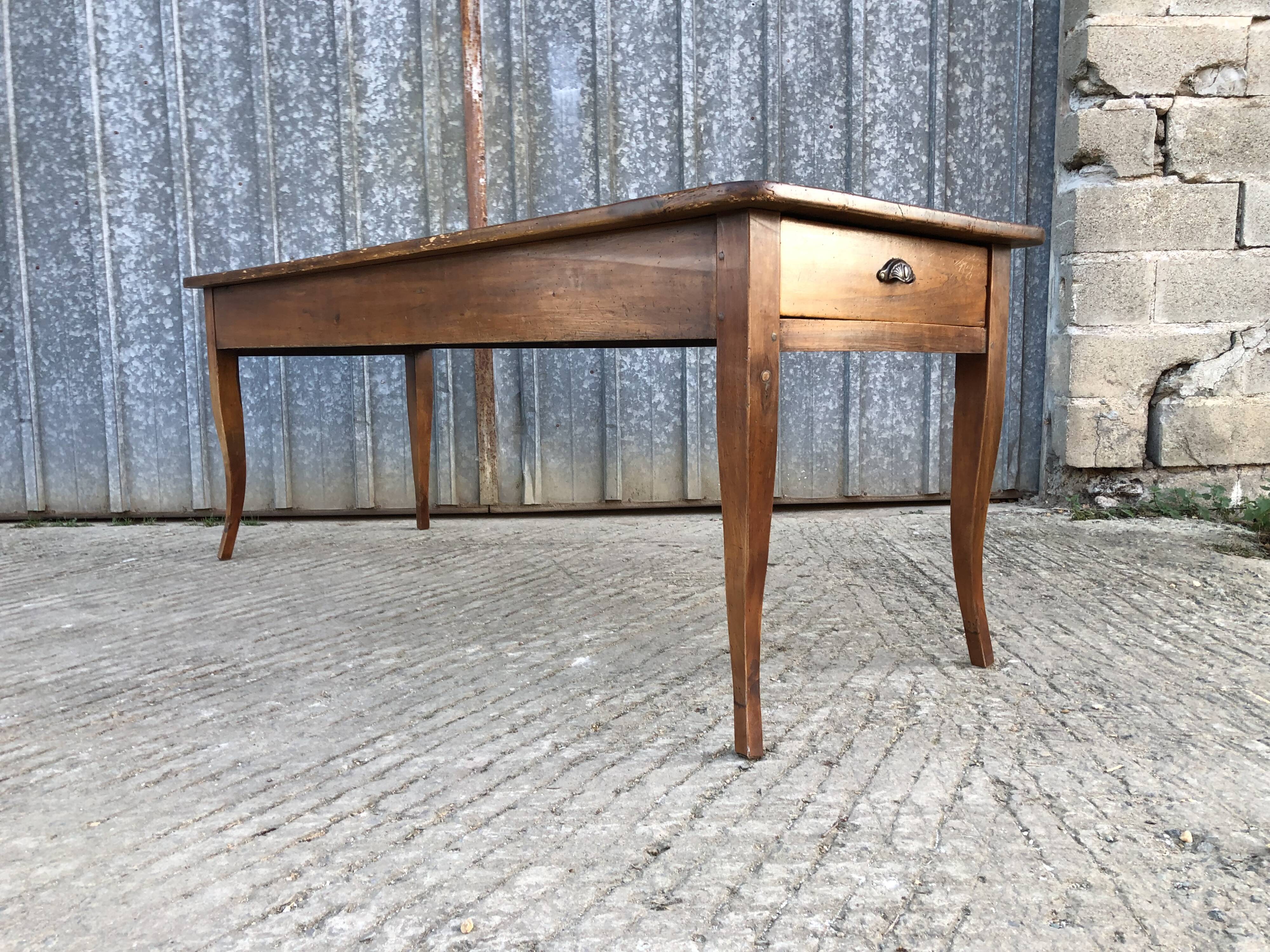 Table de ferme ancienne de style Louis XV avec 2 tiroirs