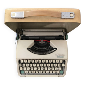 Olympia Splendid 33 typewriter