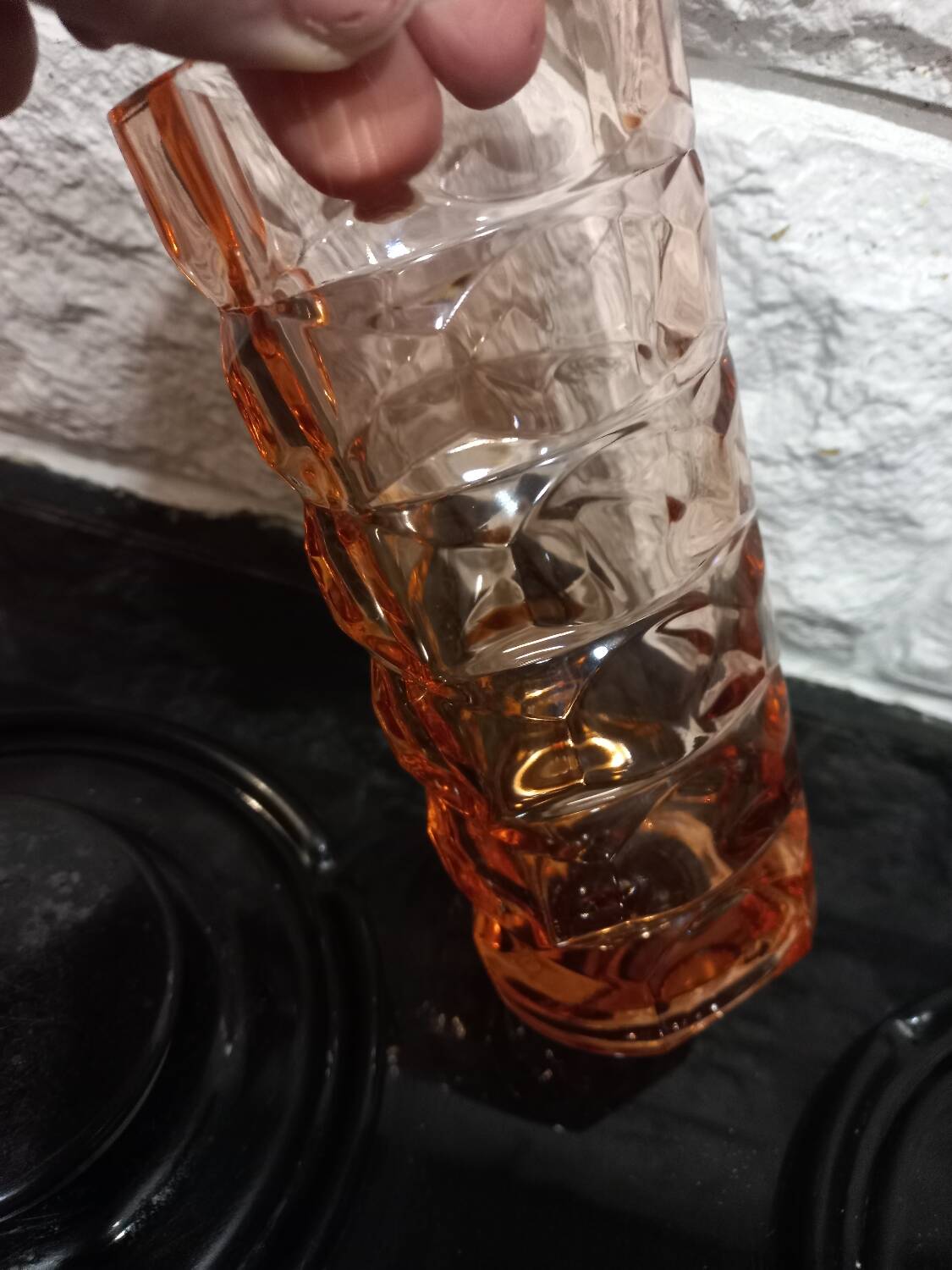 Vase en verre rose