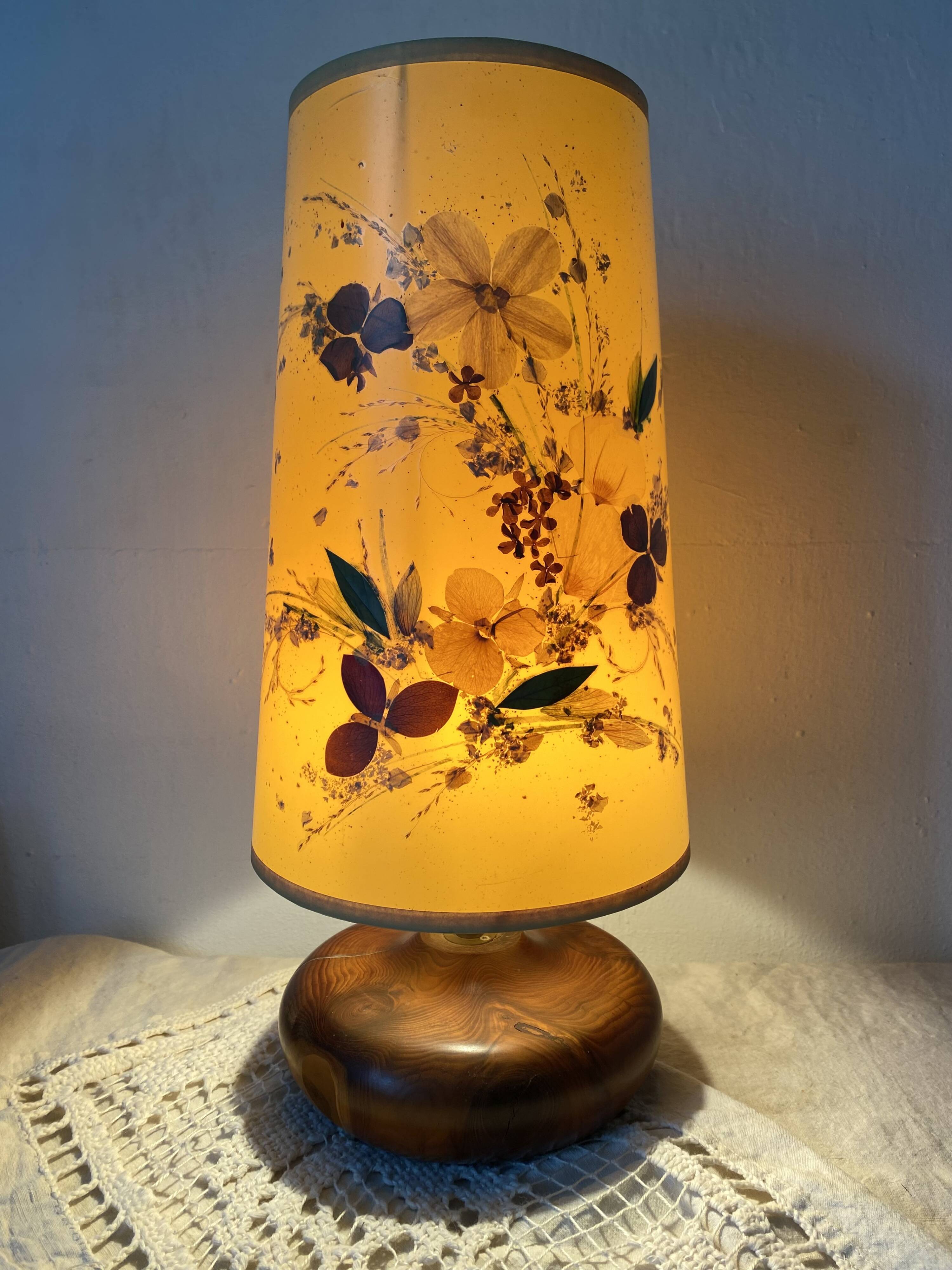 Vintage lamp with wooden base, 44 cm